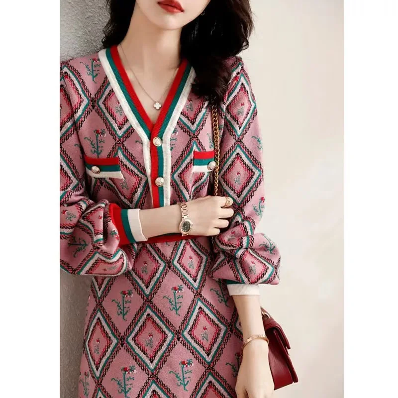 Autumn Winter Vintage Fashion Plaid Floral Thick Wool Dresses Women Elegant Slim V-neck Soft Chic Button Lantern Sleeve Dresses
Autumn Winter Vintage Fashion Plaid Floral Thick Wool Dresses Women Elegant Slim V-neck Soft Chic Button Lantern Sleeve Dresses
