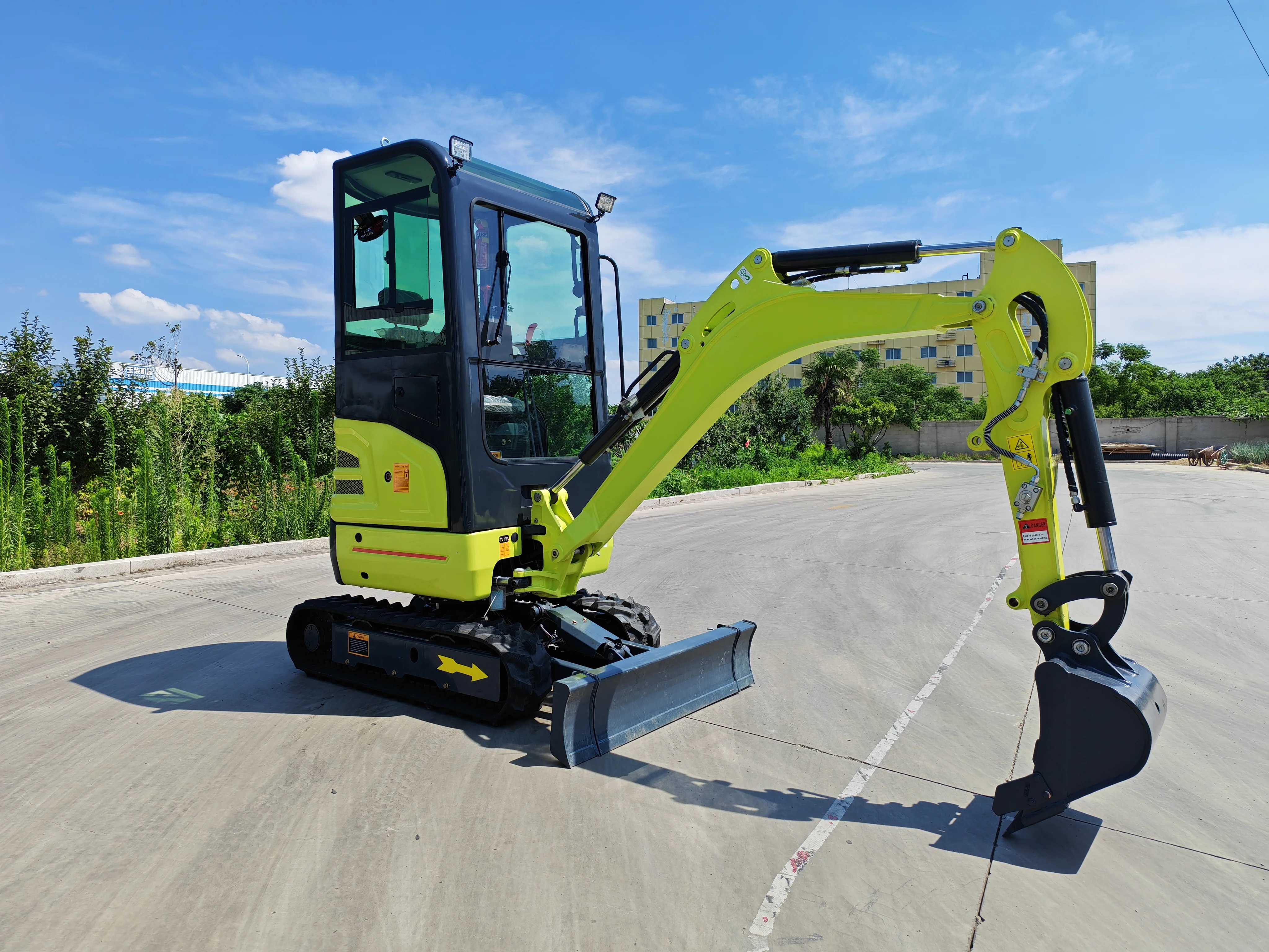 Индивидуальный мини-экскаватор GW-18 Crawler 1,8 тонны, модернизированный небольшой экскаватор для домашнего грузового лифта, работы, раскопок и дробления
Индивидуальный мини-экскаватор GW-18 Crawler 1,8 тонны, модернизированный небольшой экскаватор для домашнего грузового лифта, работы, раскопок и дробления