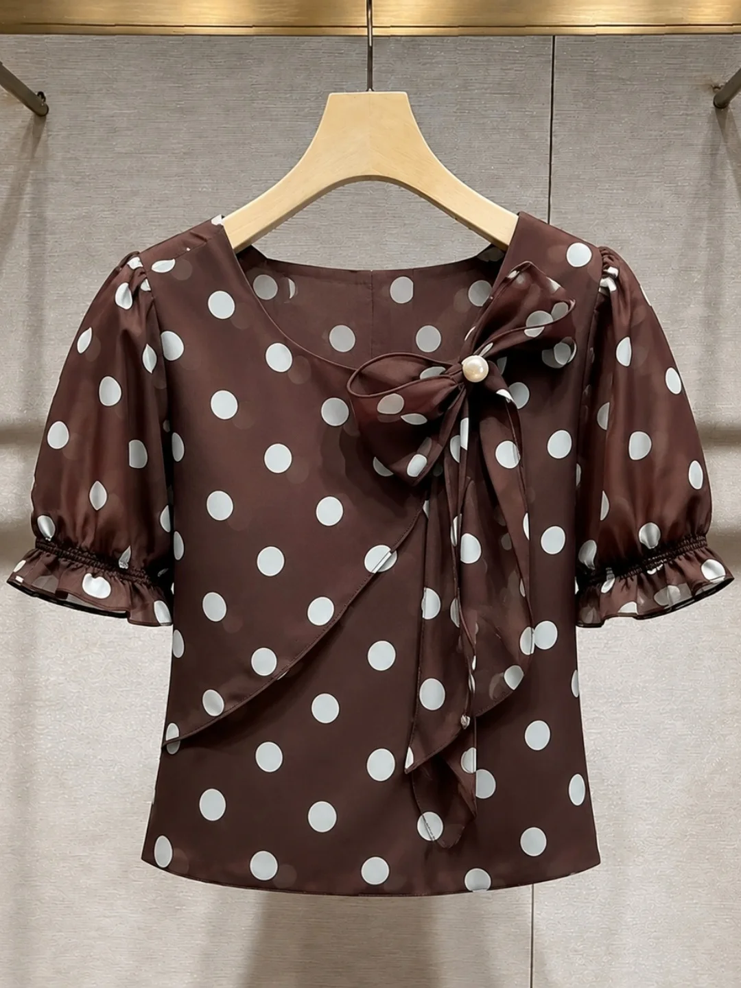 Elegant Polka Dot Chiffon Shirt Bow Tie round Neck Short Sleeve Comfortable Versatile Stylish Korean Style Straight Cut Top
Elegant Polka Dot Chiffon Shirt Bow Tie round Neck Short Sleeve Comfortable Versatile Stylish Korean Style Straight Cut Top
