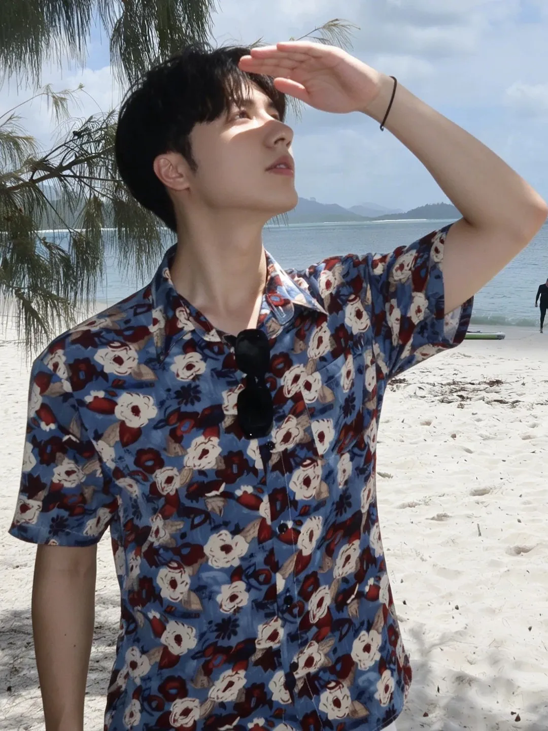 Hawaii Flower Men's Shirt Summer Thin Ice Silk Cool Feeling Short Sleeve Beachwear American Island Vacation Style Casual Shirt
Hawaii Flower Men's Shirt Summer Thin Ice Silk Cool Feeling Short Sleeve Beachwear American Island Vacation Style Casual Shirt