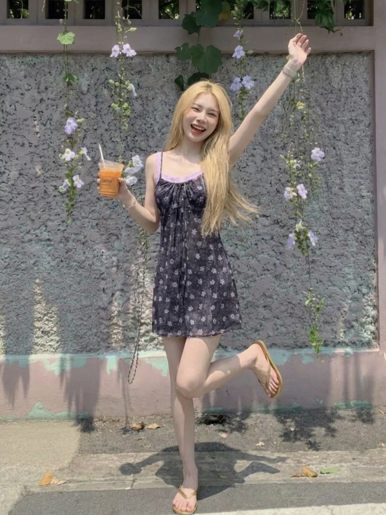 Fashionable Floral Print Two-Piece Set Women's Summer Sleeveless Vest Dress Elegant Pure Color Trendy Outfit Combo
Fashionable Floral Print Two-Piece Set Women's Summer Sleeveless Vest Dress Elegant Pure Color Trendy Outfit Combo