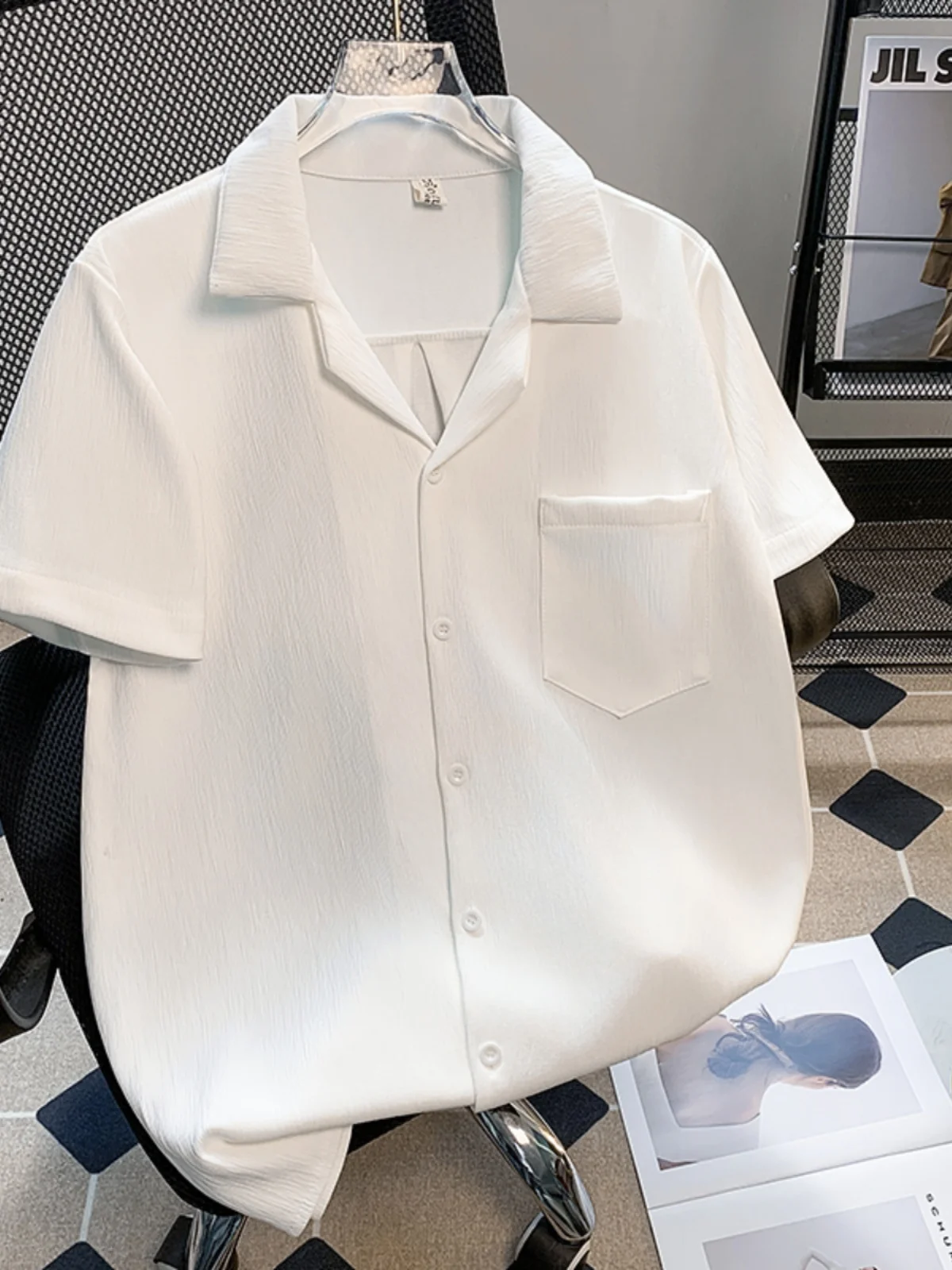 American Cuban Collar ort Sve Men's irt Summer Ice Silk Cool Feeling Loose Faion High Quali Couple Top
American Cuban Collar ort Sve Men's irt Summer Ice Silk Cool Feeling Loose Faion High Quali Couple Top