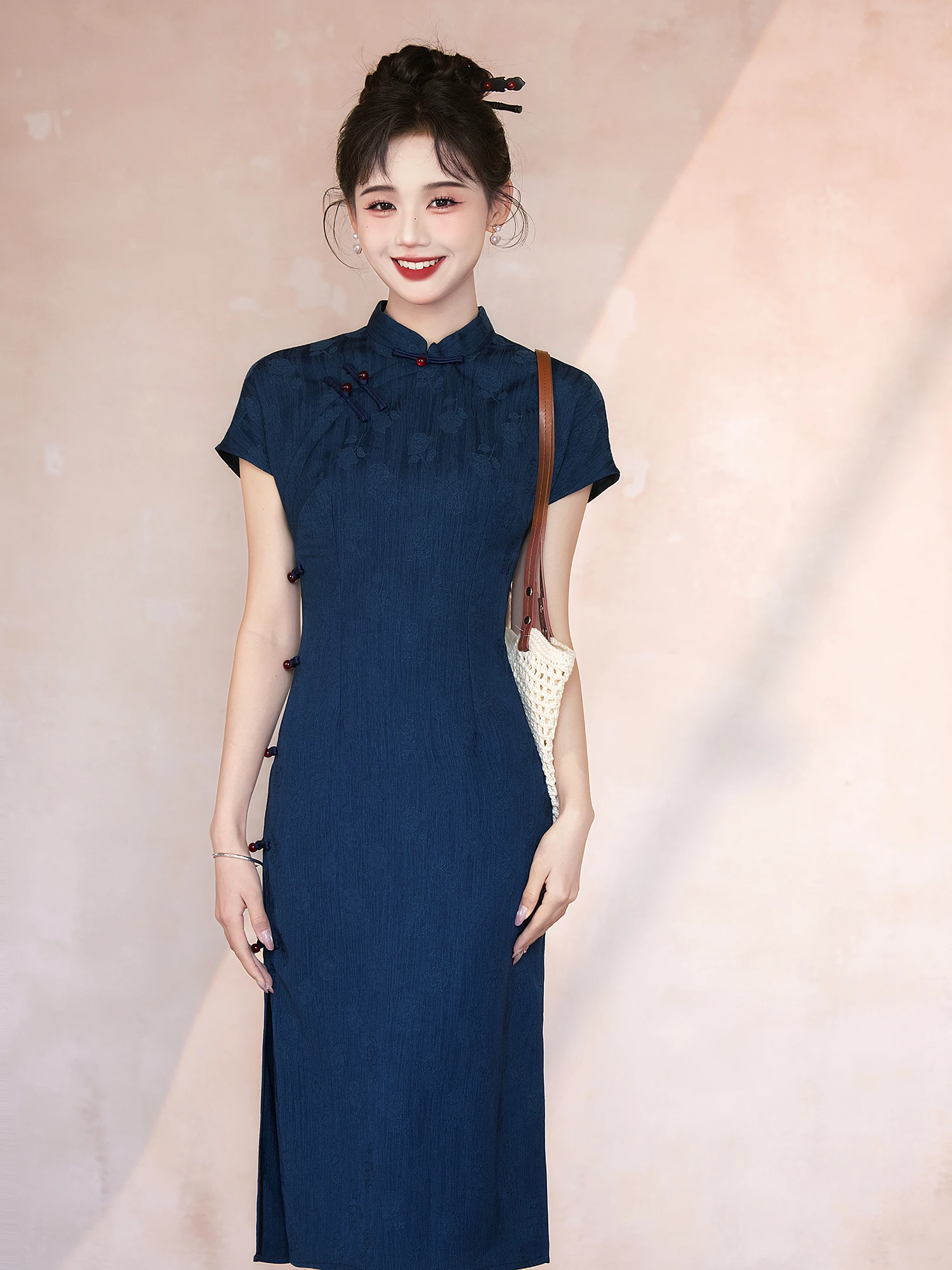 Deep Blue Women's New Chinese Sle 2026 Retro Elegance High End Daily Wear Simple Small Size Mid-Length
Deep Blue Women's New Chinese Sle 2026 Retro Elegance High End Daily Wear Simple Small Size Mid-Length