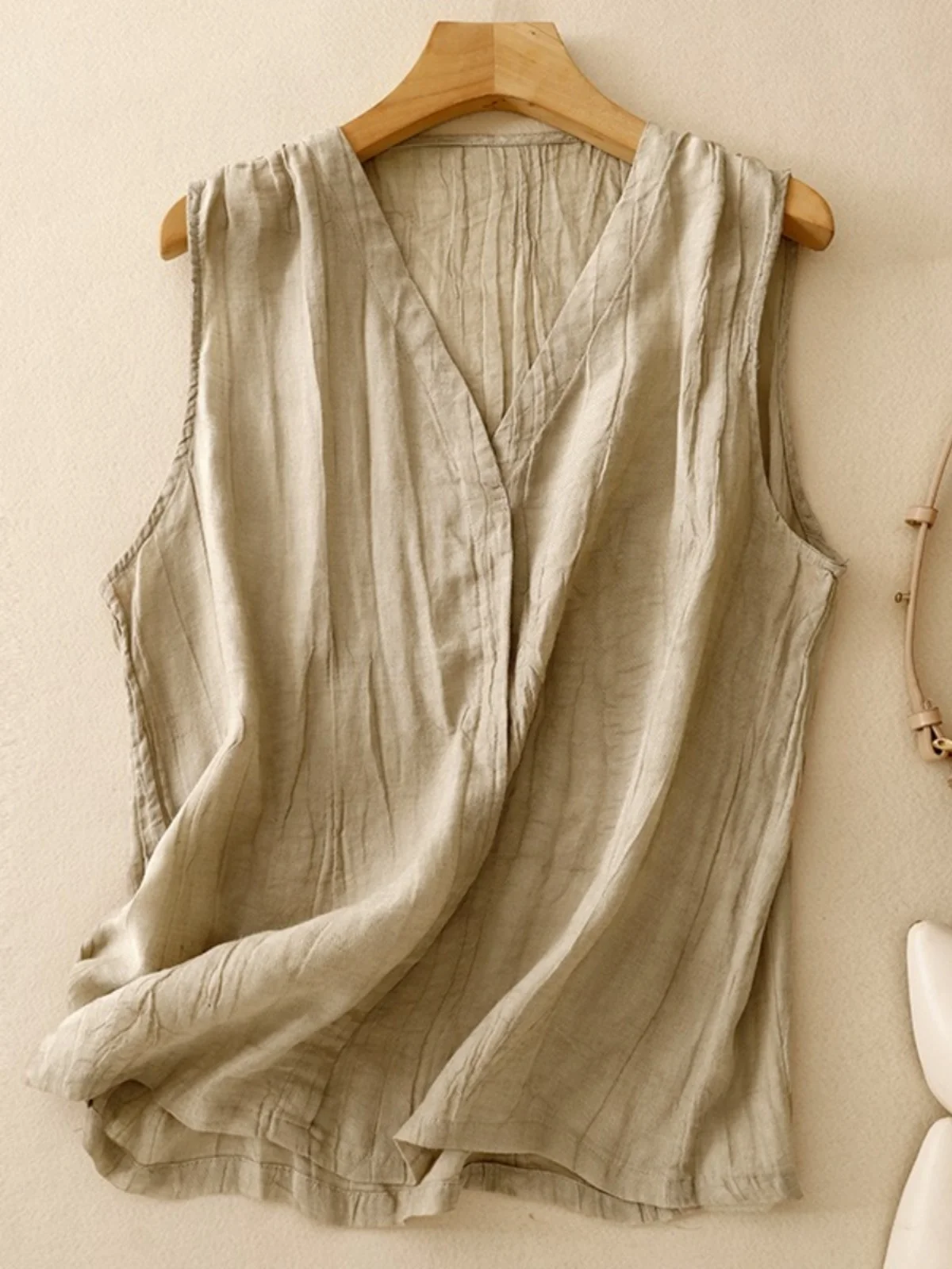 Ретро японский хлопковый льняной жилет женский летний тонкий складной марлевой текстурированный топ с v-образным вырезом и подплечниками
Ретро японский хлопковый льняной жилет женский летний тонкий складной марлевой текстурированный топ с v-образным вырезом и подплечниками