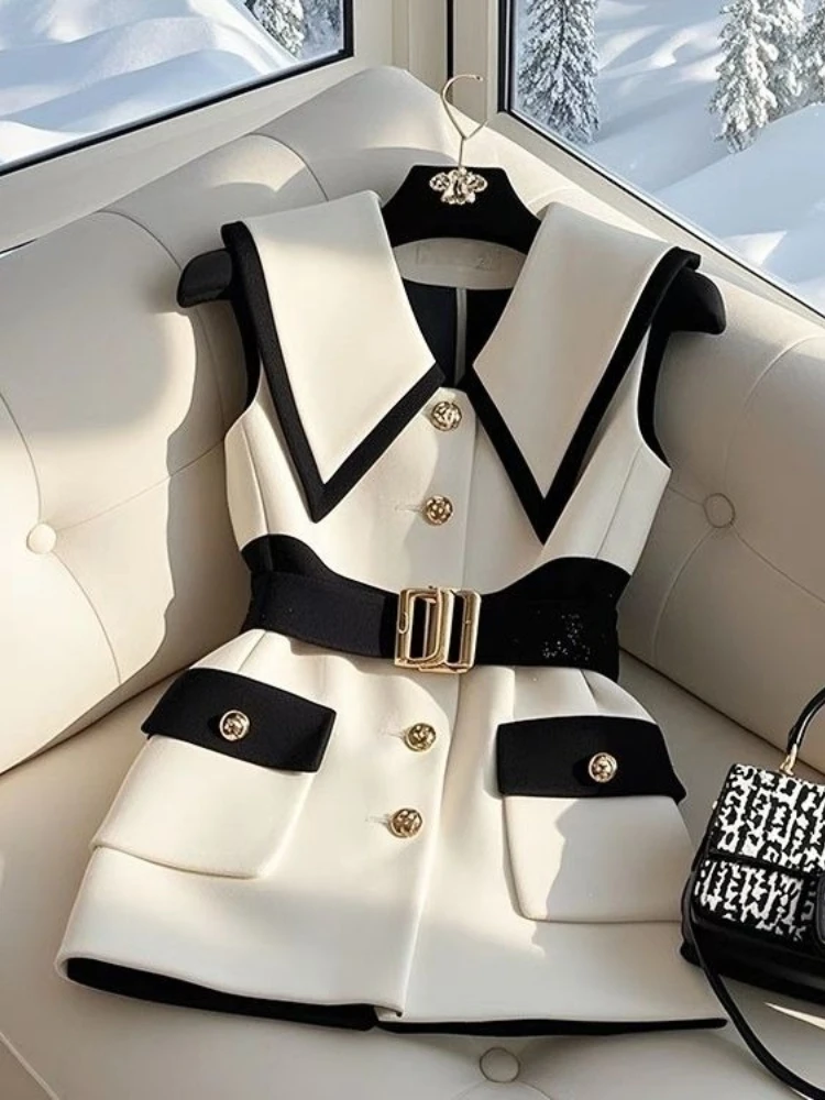 French Elegant Vests Turn Down Collar Sleeveless Sashes Contrast Color Coats Spring Design Female Slim 2025 New Women Clothing
French Elegant Vests Turn Down Collar Sleeveless Sashes Contrast Color Coats Spring Design Female Slim 2025 New Women Clothing