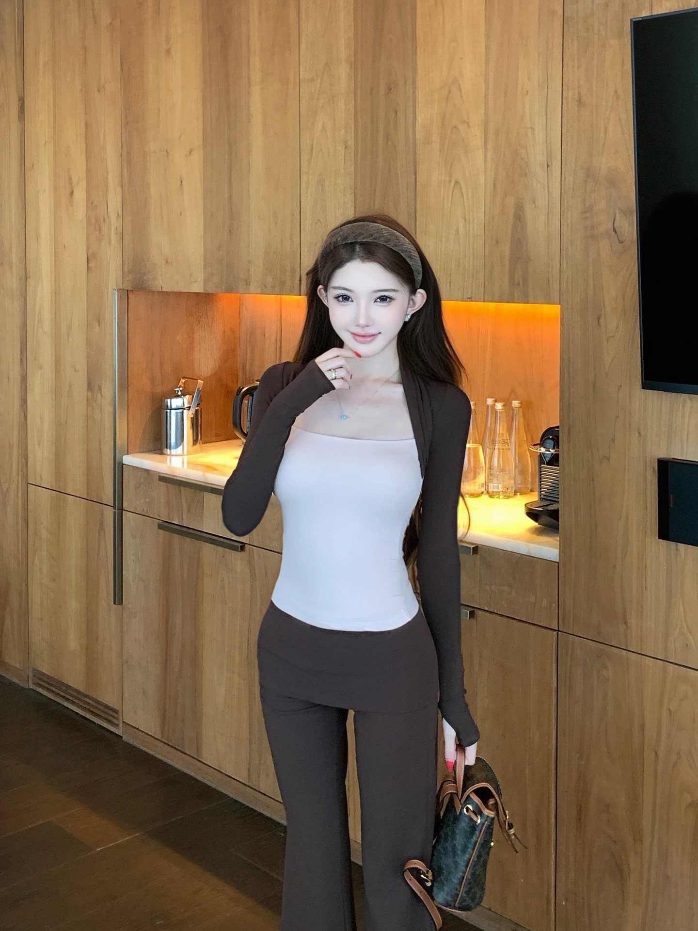 Элегантная женская футболка Slim Fit с длинным рукавом, в стиле колор-блок, модная повседневная модель, новинка весенней коллекции
Элегантная женская футболка Slim Fit с длинным рукавом, в стиле колор-блок, модная повседневная модель, новинка весенней коллекции