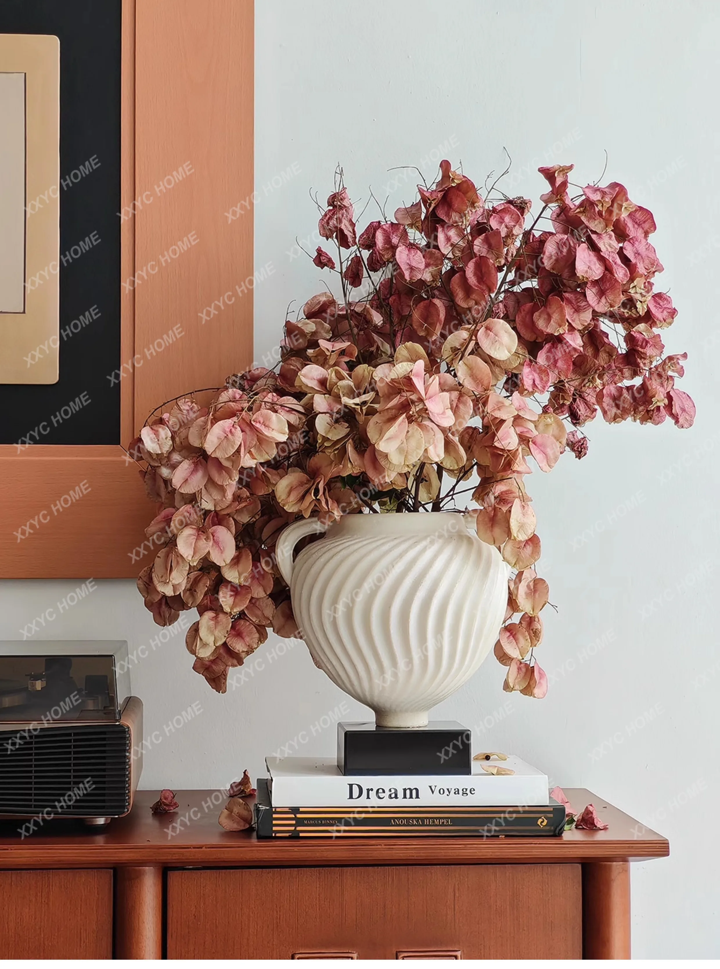 A Medieval Light French Binaural Vase Niche Retro Home Clothing Store Decorations
A Medieval Light French Binaural Vase Niche Retro Home Clothing Store Decorations