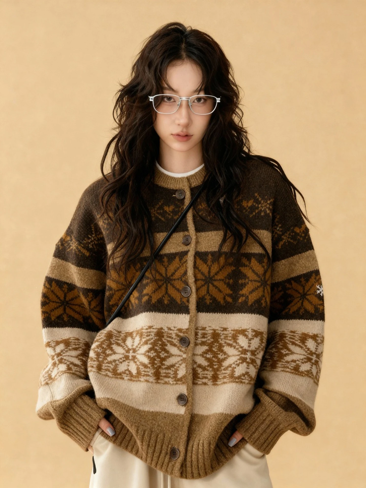 Корейский винтажный вязаный кардиган в стиле Fair Isle с длинными рукавами, женская осенне-зимняя верхняя одежда, утепленный свободный свитер в стиле Lazy...
Корейский винтажный вязаный кардиган в стиле Fair Isle с длинными рукавами, женская осенне-зимняя верхняя одежда, утепленный свободный свитер в стиле Lazy...