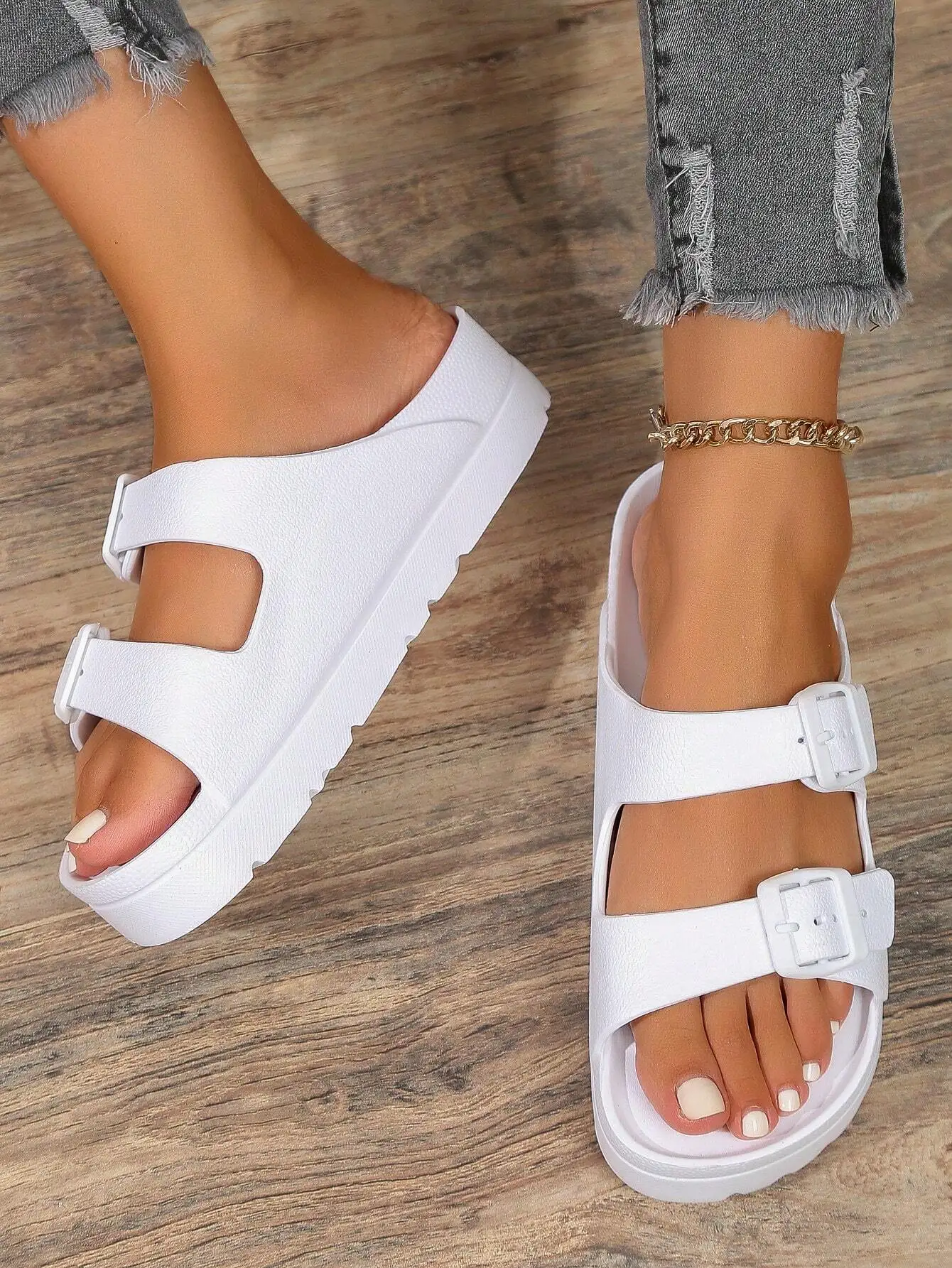 New Women's Fashionable Slip-Resistant And Wear-Resistant Buckle Sandals, Ideal For Outdoor Activities, Made Of High Elasticity,
New Women's Fashionable Slip-Resistant And Wear-Resistant Buckle Sandals, Ideal For Outdoor Activities, Made Of High Elasticity,