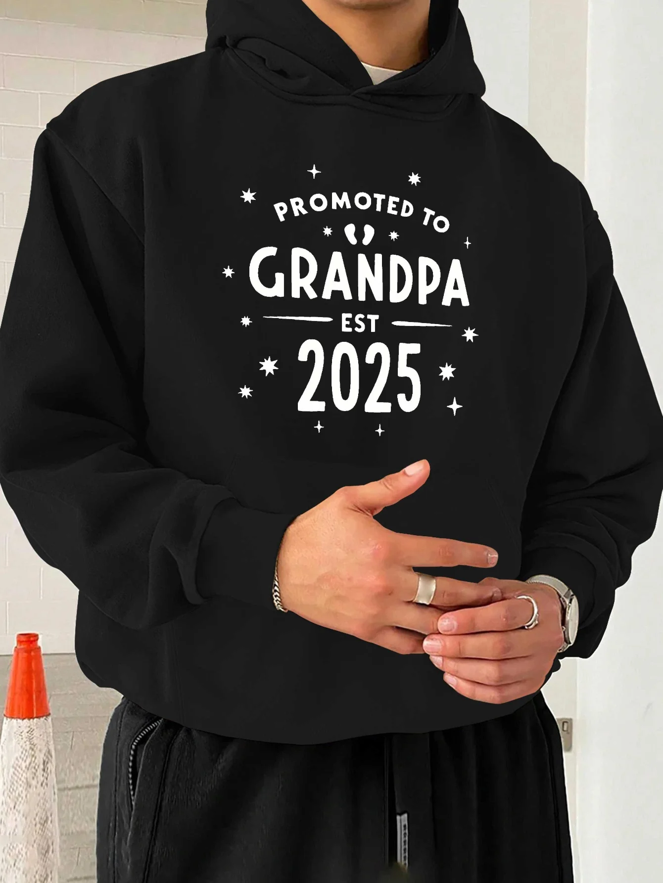 Men's large-sized "Promoted to Father-in-law" pattern hoodie - Casual black pullover sweater with star-shaped design
Men's large-sized "Promoted to Father-in-law" pattern hoodie - Casual black pullover sweater with star-shaped design