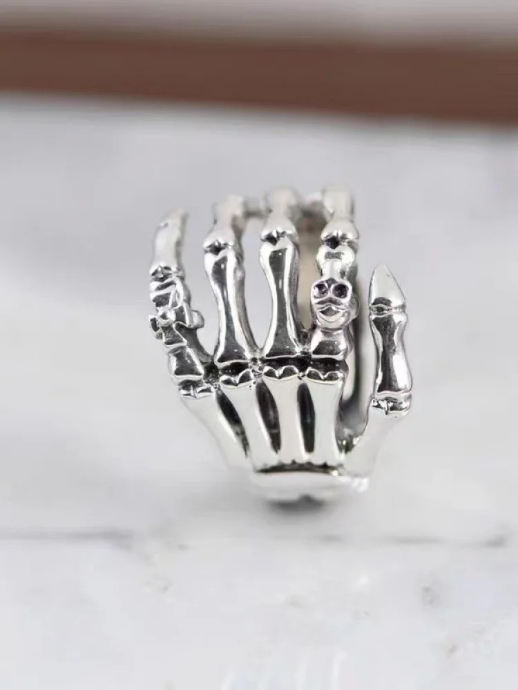 Серебряное кольцо в стиле панк с черепом, открытое кольцо в виде когтя призрака, парные кольца для влюбленных, уникальный дизайн, модные украшения для мужчин и женщин
Серебряное кольцо в стиле панк с черепом, открытое кольцо в виде когтя призрака, парные кольца для влюбленных, уникальный дизайн, модные украшения для мужчин и женщин