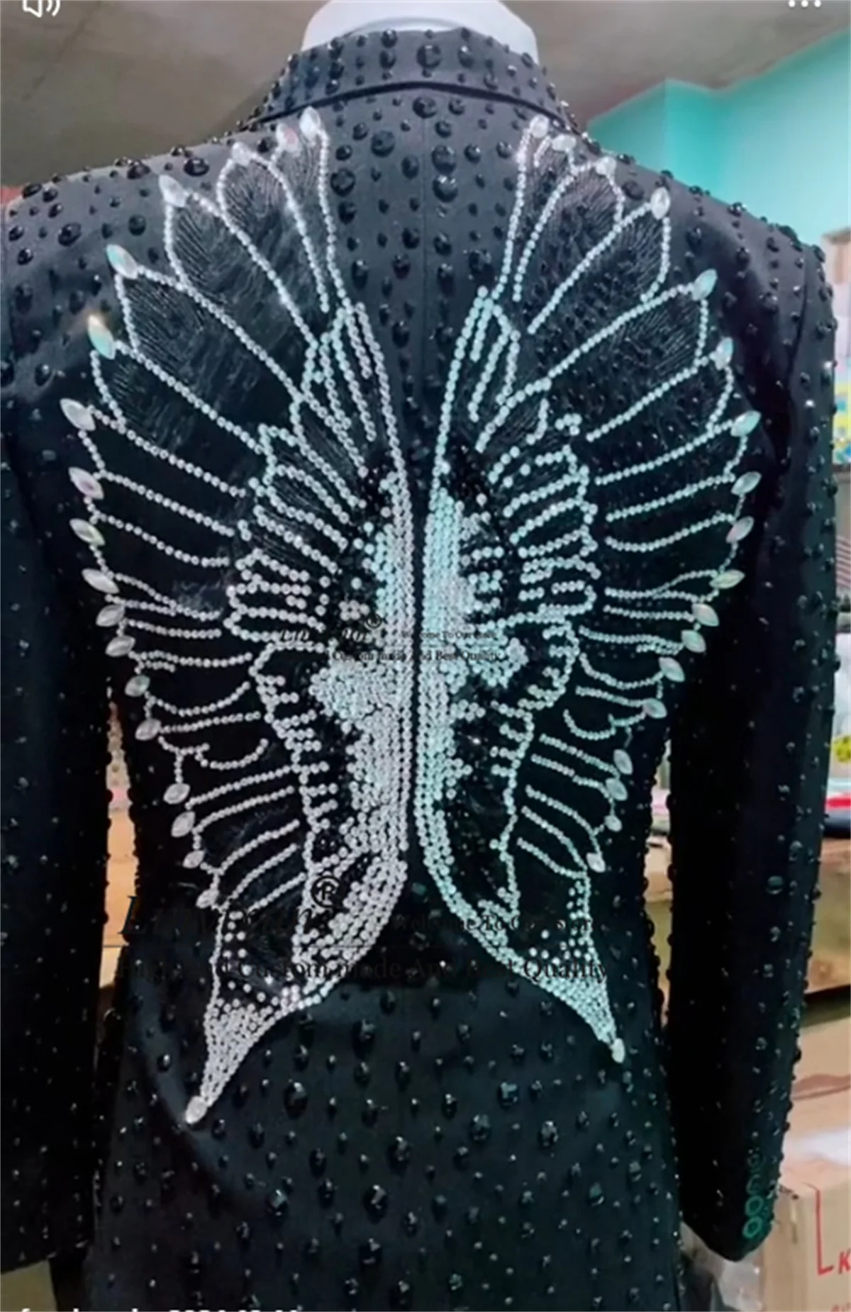 Luxury Beaded Crystals Men Suit Slim Fit Male Prom Blazer 2 Pieces Sets Groom Tuxedos Wedding Customized Fashion Ropa hombre
Luxury Beaded Crystals Men Suit Slim Fit Male Prom Blazer 2 Pieces Sets Groom Tuxedos Wedding Customized Fashion Ropa hombre