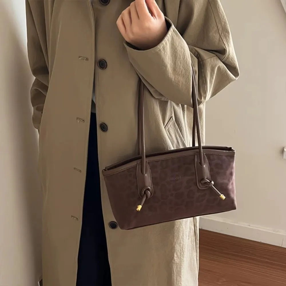 Ретро-сумка через плечо большой вместимости с тиснением букв, на молнии, с леопардовым принтом, сумка-тоут
Ретро-сумка через плечо большой вместимости с тиснением букв, на молнии, с леопардовым принтом, сумка-тоут