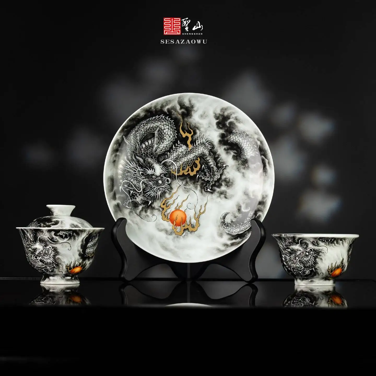 Holy Mountain Jingdezhen High-End "Ink Dragon Playing The Sunlight" Ceramic With Hand-Painted Pastel Set And Tea Cups
Holy Mountain Jingdezhen High-End "Ink Dragon Playing The Sunlight" Ceramic With Hand-Painted Pastel Set And Tea Cups