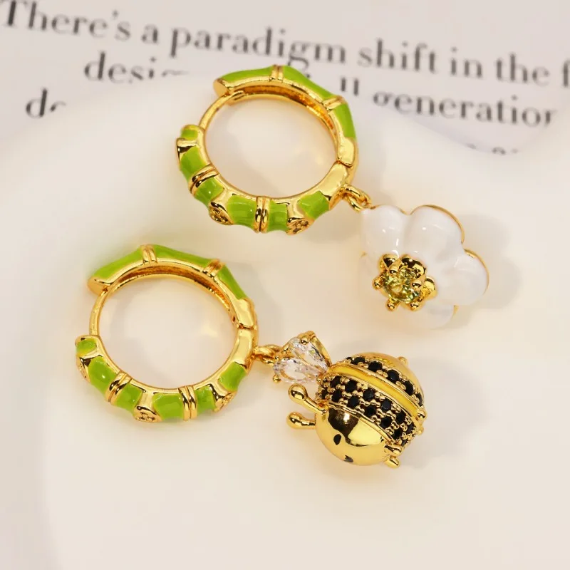 Green Small Fresh Flower Earrings for Women Niche Design Earrings Cute Fat Bee Temperament Versatile Metal Earrings for Women
Green Small Fresh Flower Earrings for Women Niche Design Earrings Cute Fat Bee Temperament Versatile Metal Earrings for Women