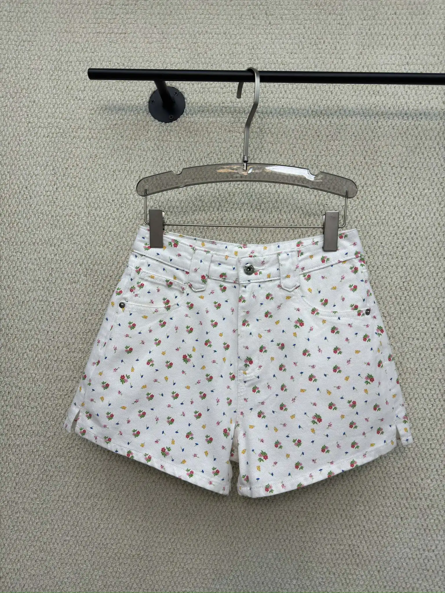 Retro Floral Print High Waist Thin Wide Leg Hot Pants Fashionable Casual Cotton Straight Cut Loose Fit Ladies Trousers
Retro Floral Print High Waist Thin Wide Leg Hot Pants Fashionable Casual Cotton Straight Cut Loose Fit Ladies Trousers