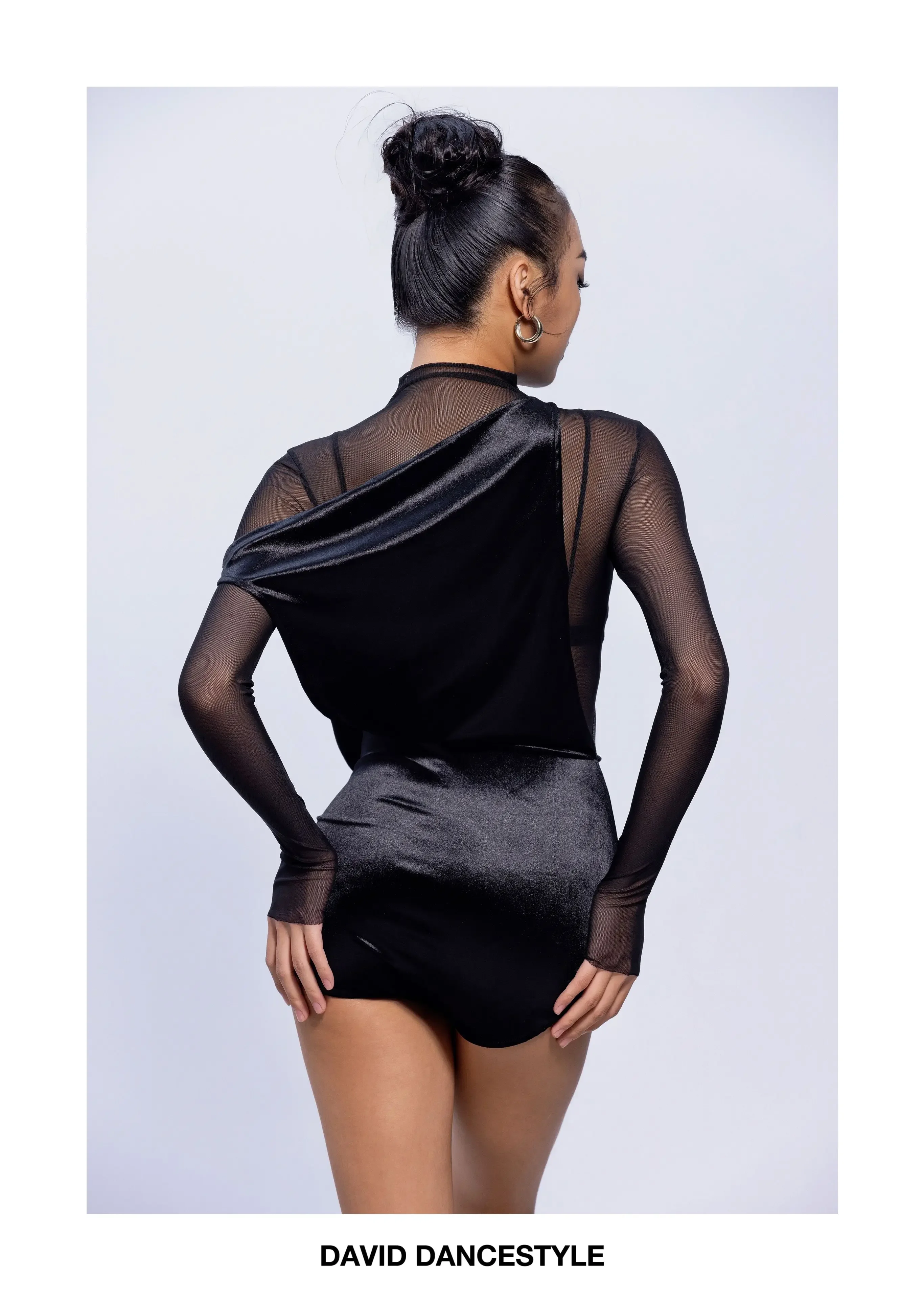 UK Latin Dance Top Velvet Mesh Long Sleeve Two-Piece Illusion for Training & Performance, Autumn WinterBallroom dance costumes
UK Latin Dance Top Velvet Mesh Long Sleeve Two-Piece Illusion for Training & Performance, Autumn WinterBallroom dance costumes