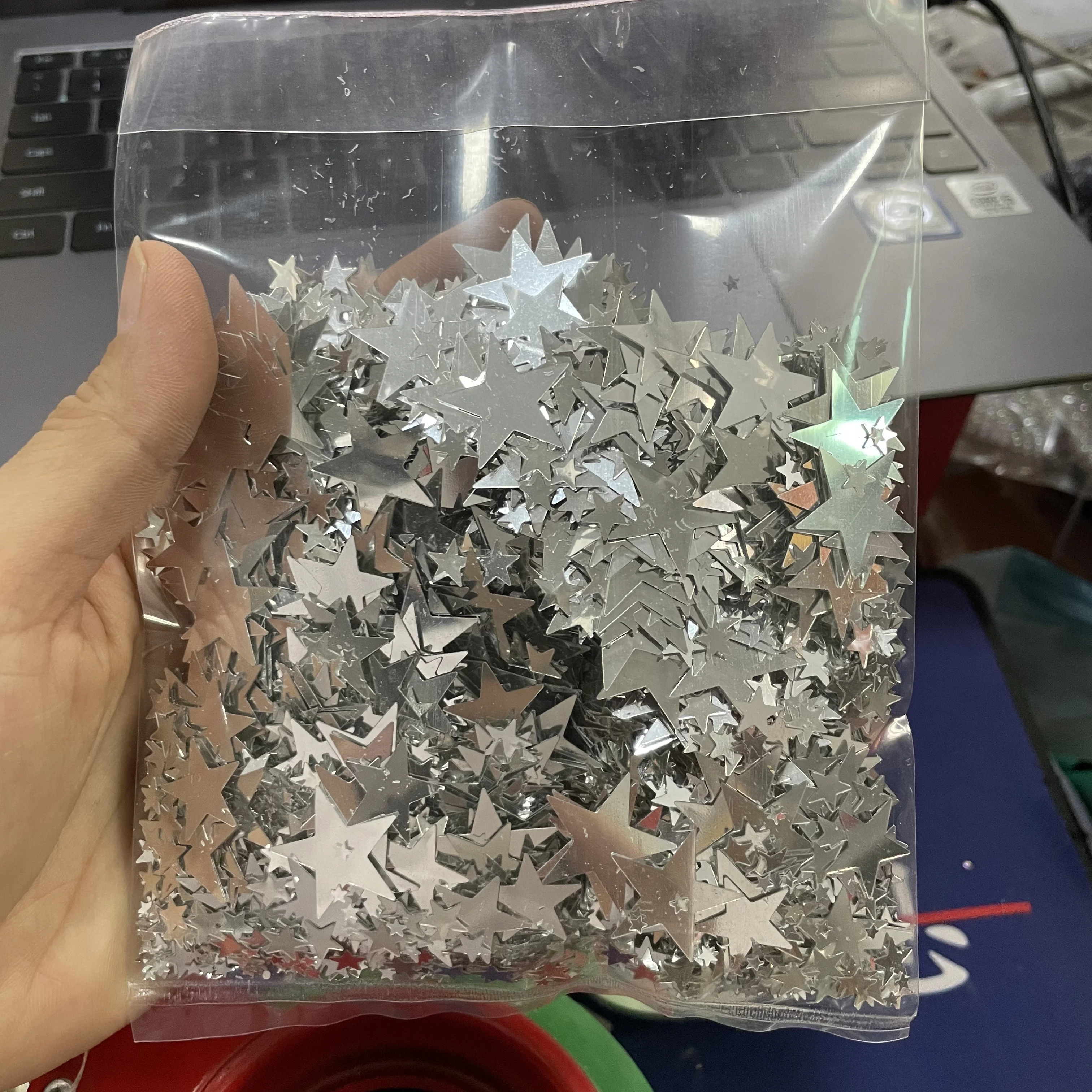 50g Pack Sparkling Gold Silver Star Glitter, 3-138mm Sequin Stars for DIY Decoration,Christmas, Wedding,Party, Mixed Bulk Flakes
50g Pack Sparkling Gold Silver Star Glitter, 3-138mm Sequin Stars for DIY Decoration,Christmas, Wedding,Party, Mixed Bulk Flakes