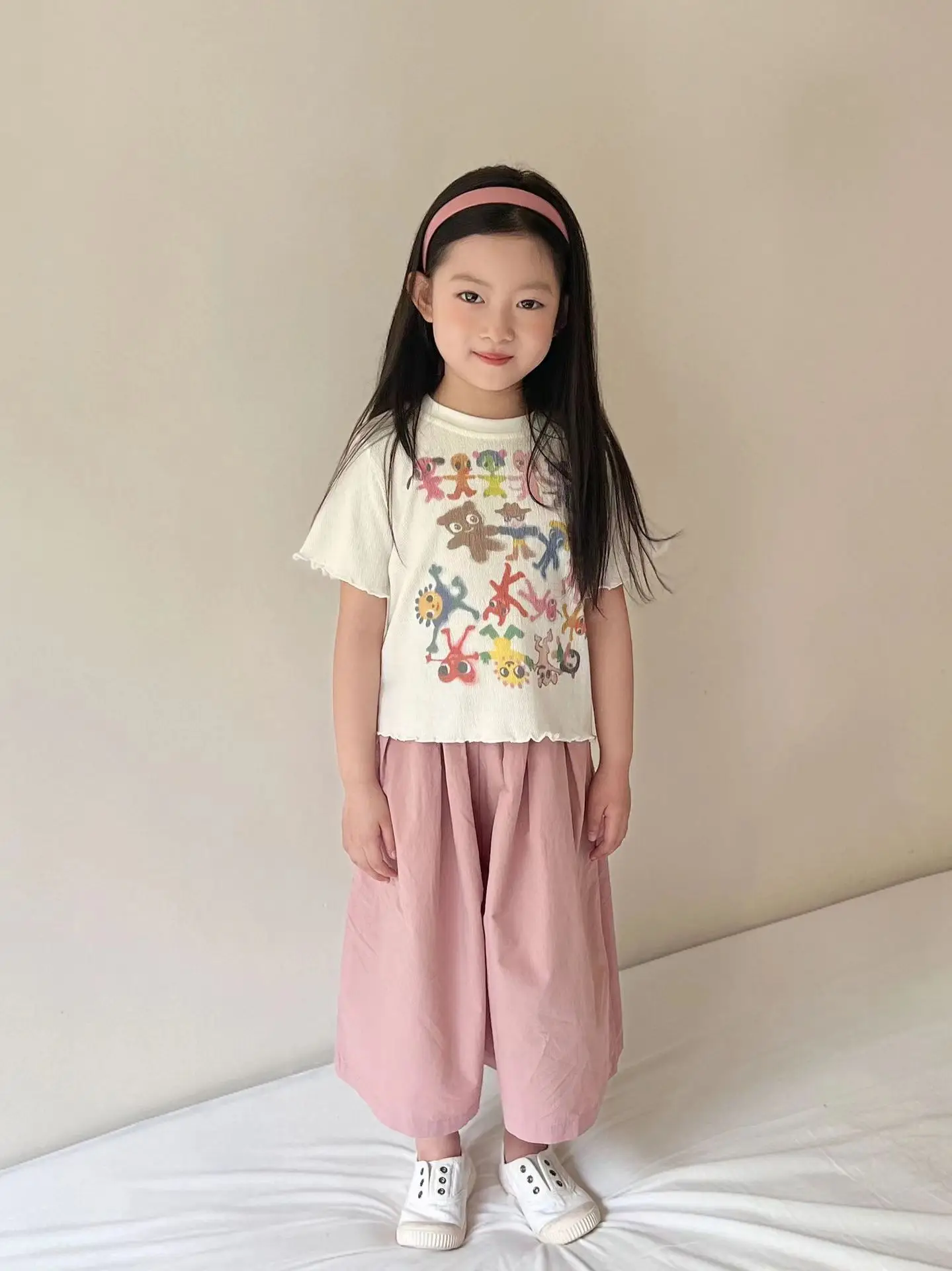 Children's clothing girl summer short sleeved T-shirt 2024 new children's printed cartoon round neck stylish top T-shirt and pan
Children's clothing girl summer short sleeved T-shirt 2024 new children's printed cartoon round neck stylish top T-shirt and pan