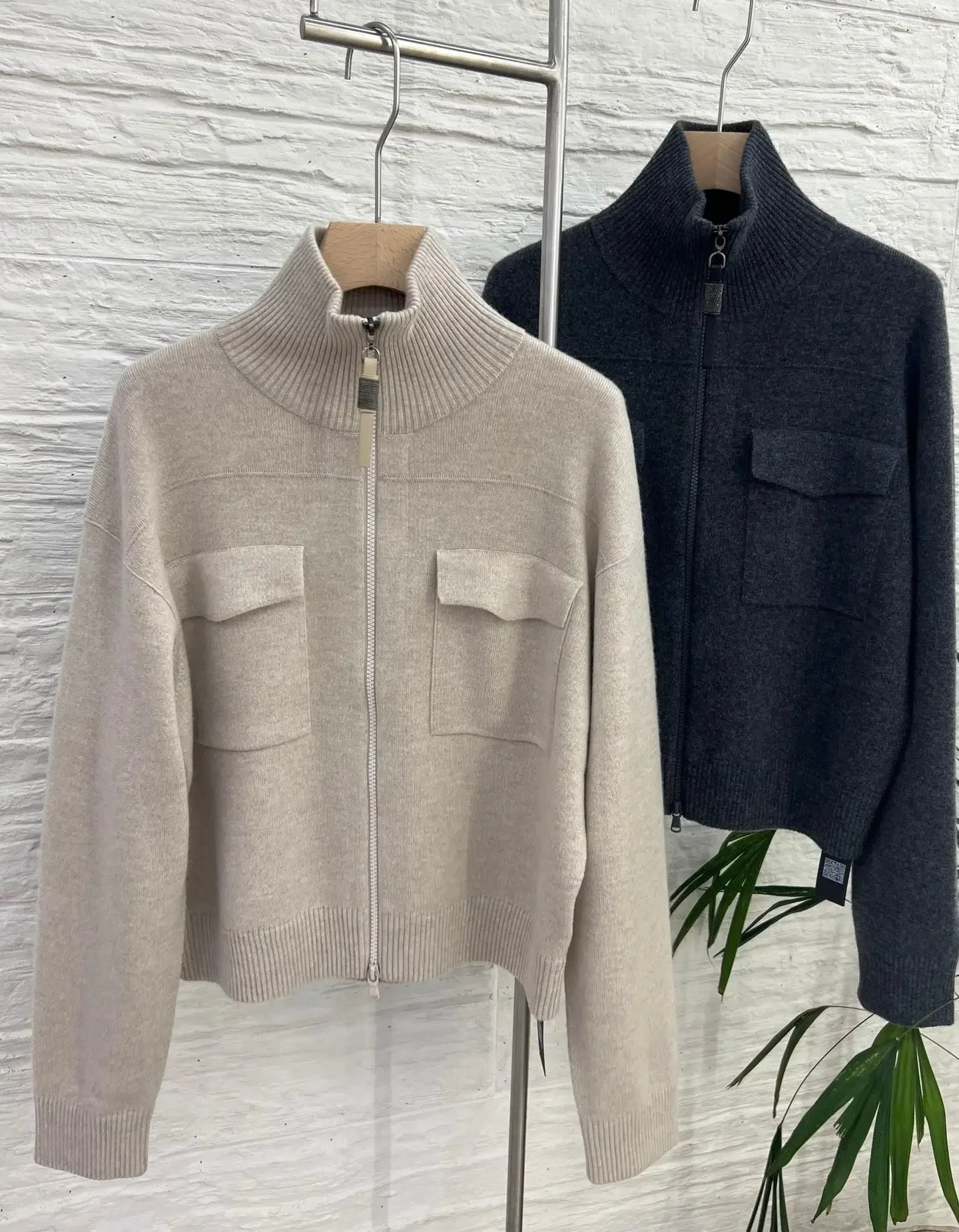 Autumn Winter Women Pure Cashmere Sweater Stand Collar Long Sleeve 3 Colors Casual Zippered Cardigan
Autumn Winter Women Pure Cashmere Sweater Stand Collar Long Sleeve 3 Colors Casual Zippered Cardigan