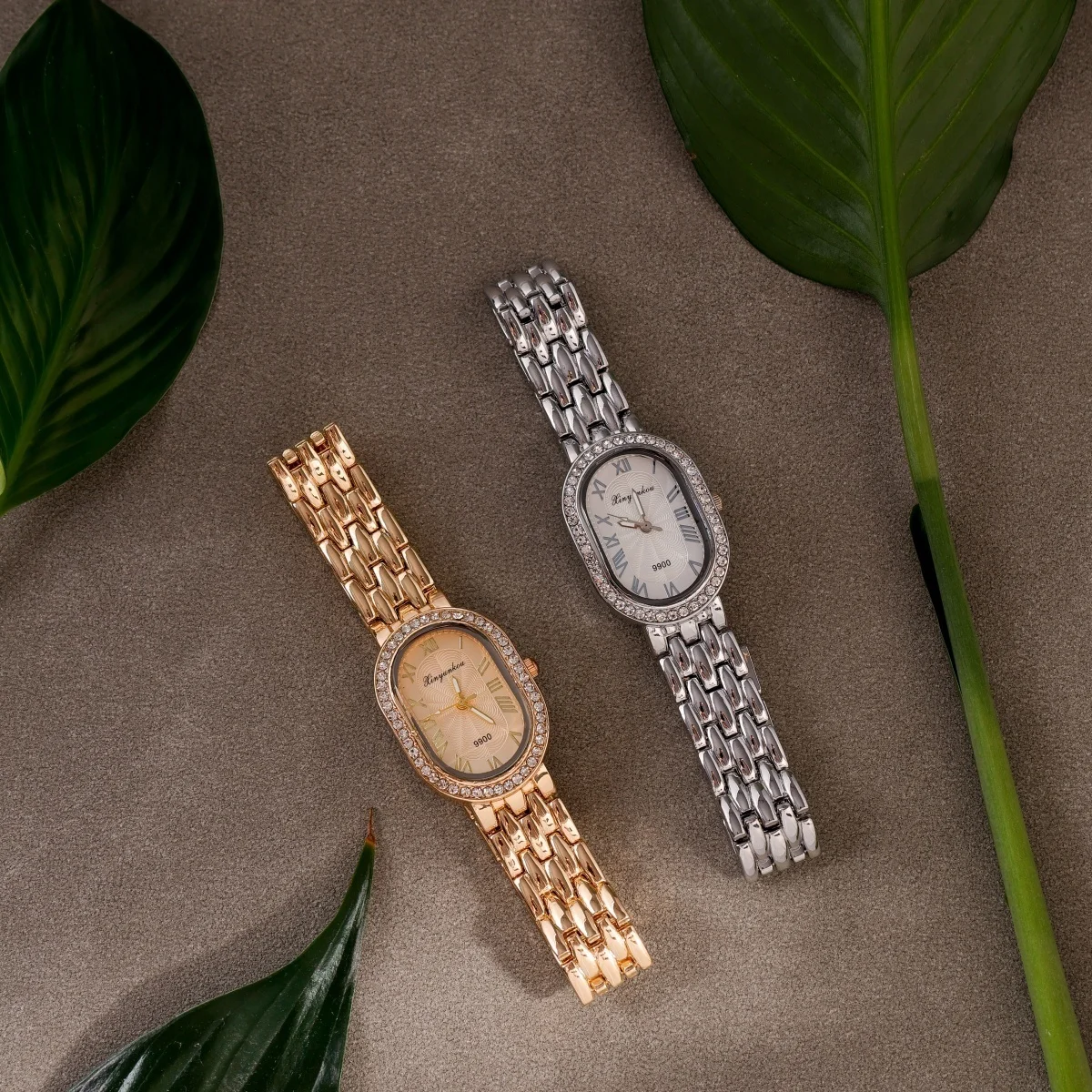 Винтажные роскошные женские часы со стразами, овальный корпус, цепочка для часов из цинкового сплава, высокое качество - элегантный дизайн, праздничный подарок
Винтажные роскошные женские часы со стразами, овальный корпус, цепочка для часов из цинкового сплава, высокое качество - элегантный дизайн, праздничный подарок