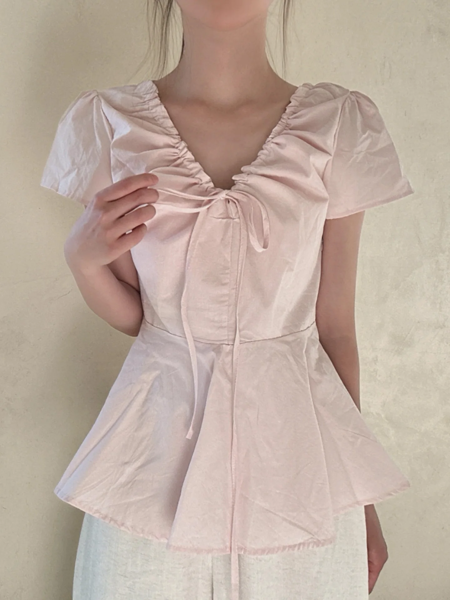 Retro Style Pleated Belted V-Neck Short Sleeve Shirt Women's Summer New Ageless Waist-Cinching Slimming Blouse Top
Retro Style Pleated Belted V-Neck Short Sleeve Shirt Women's Summer New Ageless Waist-Cinching Slimming Blouse Top
