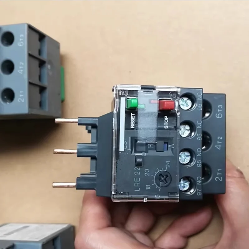 Новое оригинальное тепловое реле LRE322N 17-25A LRE353N 23-32A LRE35N 30-38A LRE02N 0,16-0,25A LRE07N 1,6-2,5A LRE12N 5,5-8A
Новое оригинальное тепловое реле LRE322N 17-25A LRE353N 23-32A LRE35N 30-38A LRE02N 0,16-0,25A LRE07N 1,6-2,5A LRE12N 5,5-8A