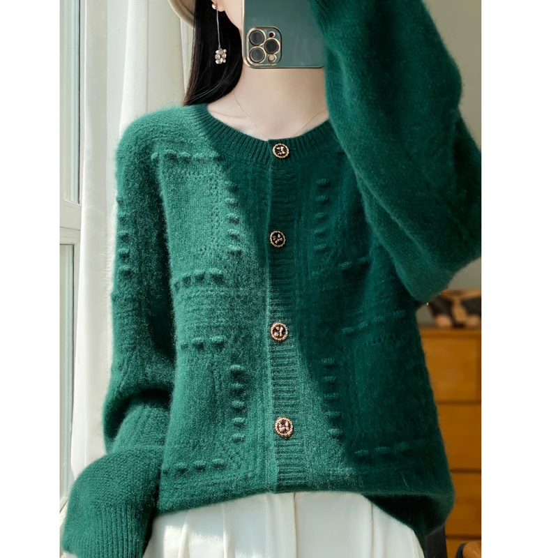 2025 Spring New Women's Classic Wool Round Neck Knitted Pattern Cardigan Long Sleeve Button Casual High Quality Loose Basic Top
2025 Spring New Women's Classic Wool Round Neck Knitted Pattern Cardigan Long Sleeve Button Casual High Quality Loose Basic Top