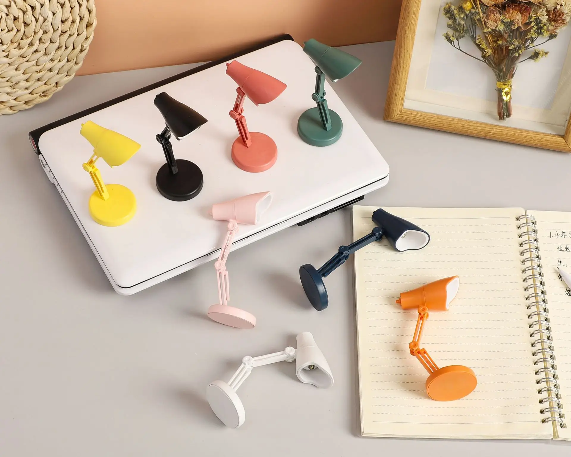 Mini Desk Lamp 5V LED Folding Portable Small Night Light Magnetic Warm Color Dormitory Eye Care Reading Desk Lamp With Clip
Mini Desk Lamp 5V LED Folding Portable Small Night Light Magnetic Warm Color Dormitory Eye Care Reading Desk Lamp With Clip