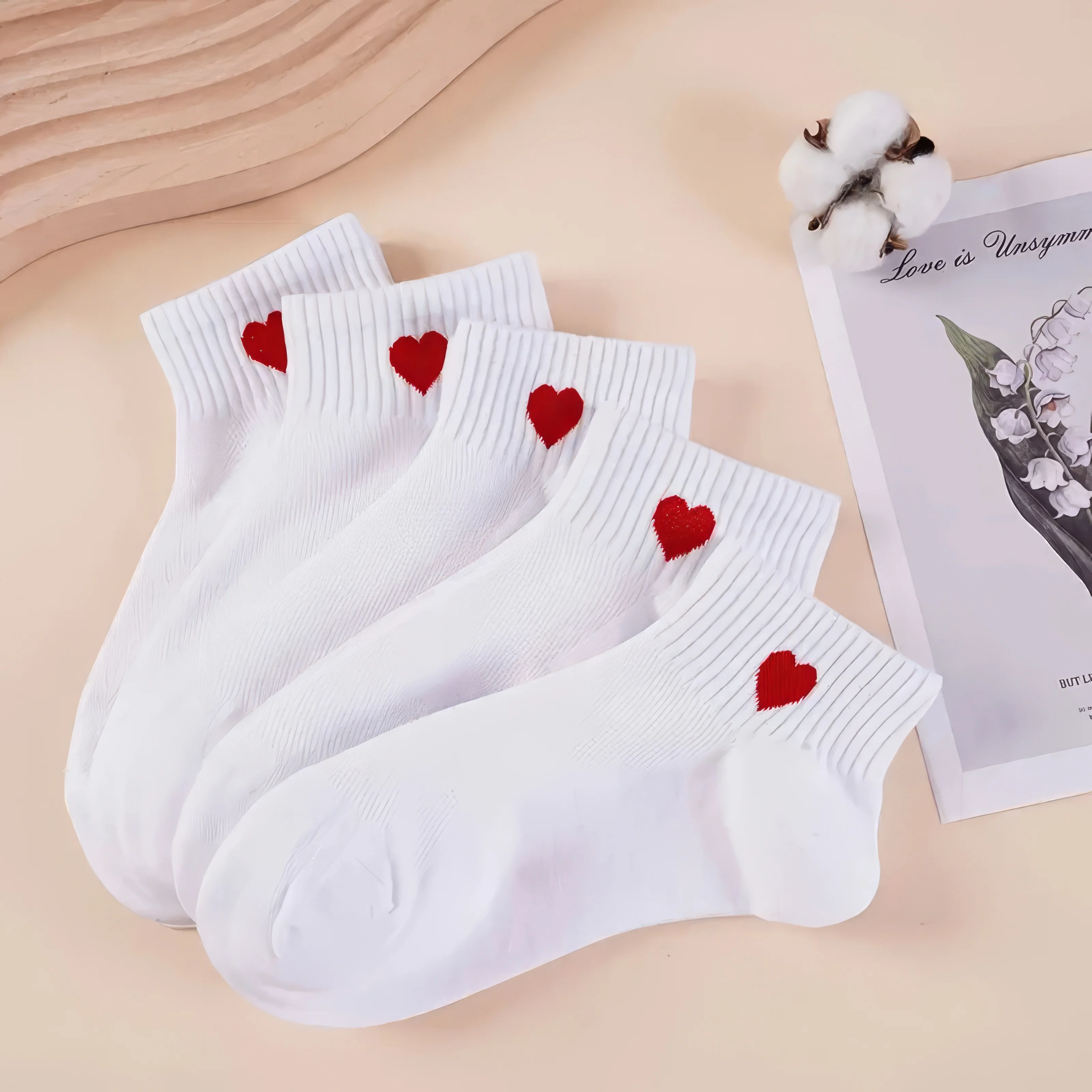 5 Pairs of Heart-shaped White Socks, Comfortable All Year Round, Durable and Easy To Clean, Suitable for Travel and Sports
5 Pairs of Heart-shaped White Socks, Comfortable All Year Round, Durable and Easy To Clean, Suitable for Travel and Sports