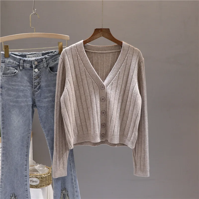 V-neck Knitted Cardigan Women's Long Sleeved Jacket Short Plus Size Slim Fit Top Sweater Small Shawl Outerwear
V-neck Knitted Cardigan Women's Long Sleeved Jacket Short Plus Size Slim Fit Top Sweater Small Shawl Outerwear