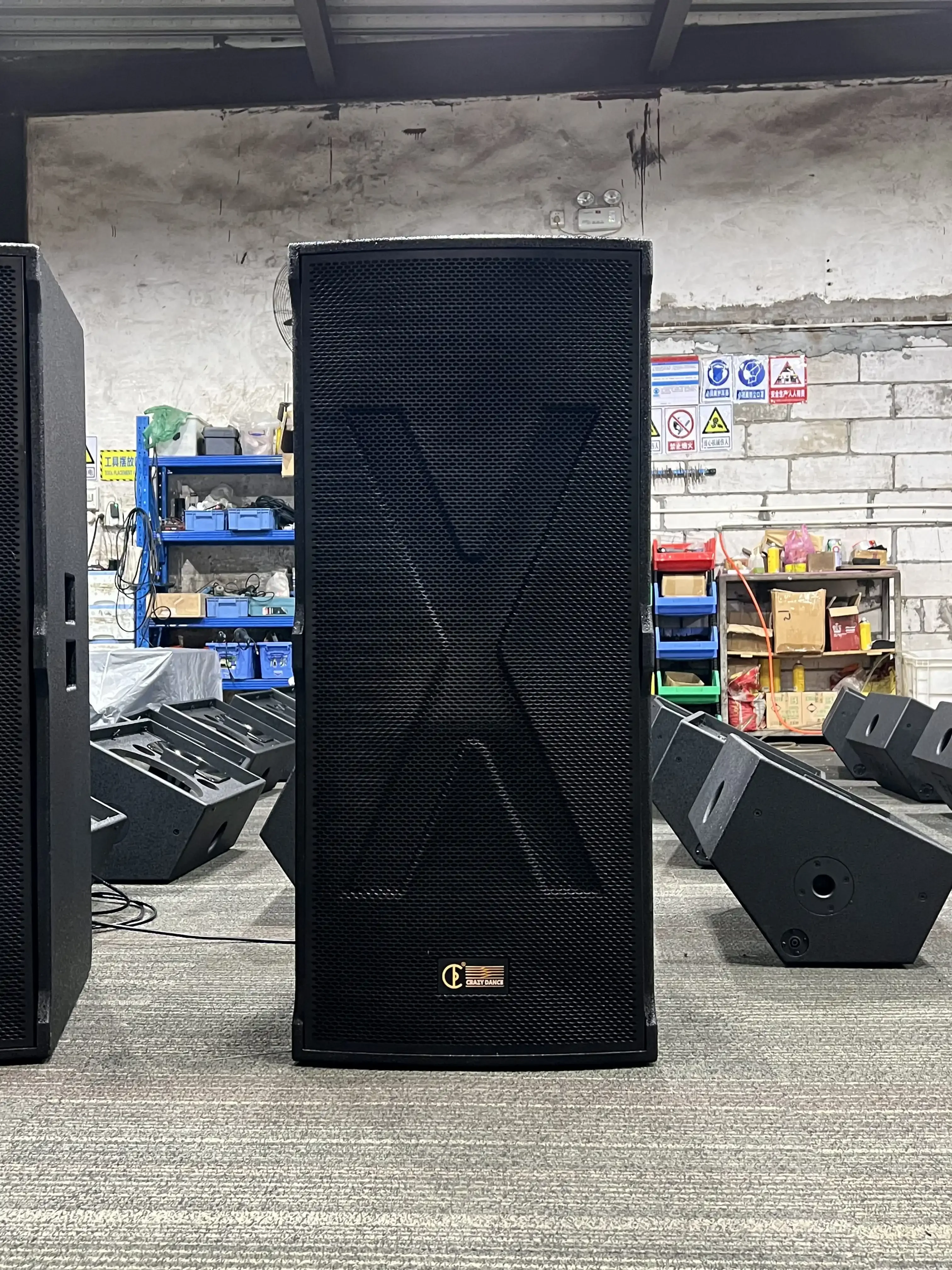 The Latest SRX725 Speaker Professional Stage Performance Loudspeakers High Power Outdoor Speaker
The Latest SRX725 Speaker Professional Stage Performance Loudspeakers High Power Outdoor Speaker