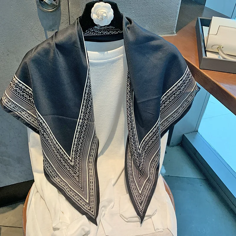 Summer twill cool-minimalist style high-end versatile scarf
Summer twill cool-minimalist style high-end versatile scarf