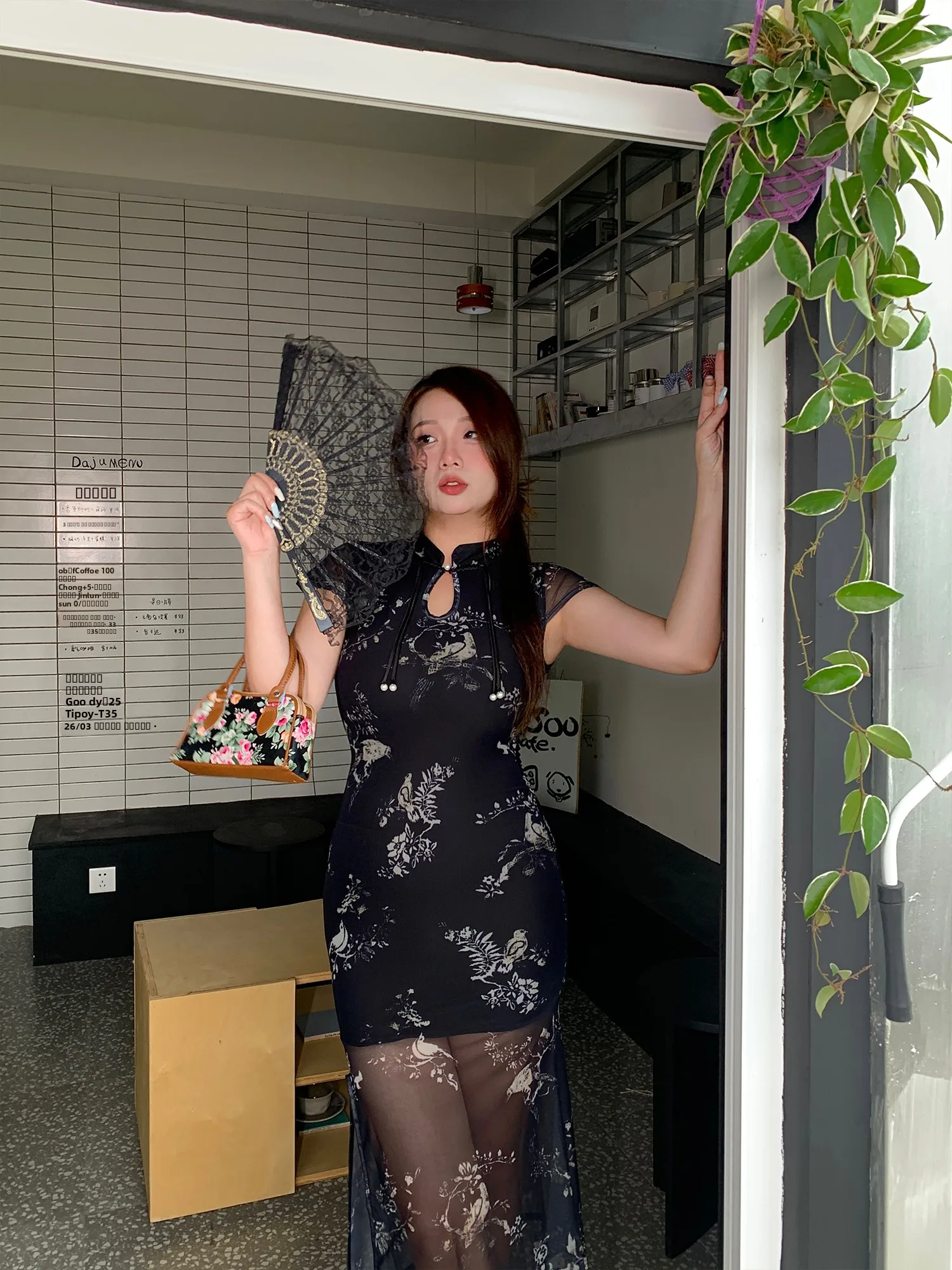 Новинка! Летнее повседневное платье-ципао больших размеров с разрезом и цветочным принтом для молодых женщин 20-х лет.
Новинка! Летнее повседневное платье-ципао больших размеров с разрезом и цветочным принтом для молодых женщин 20-х лет.