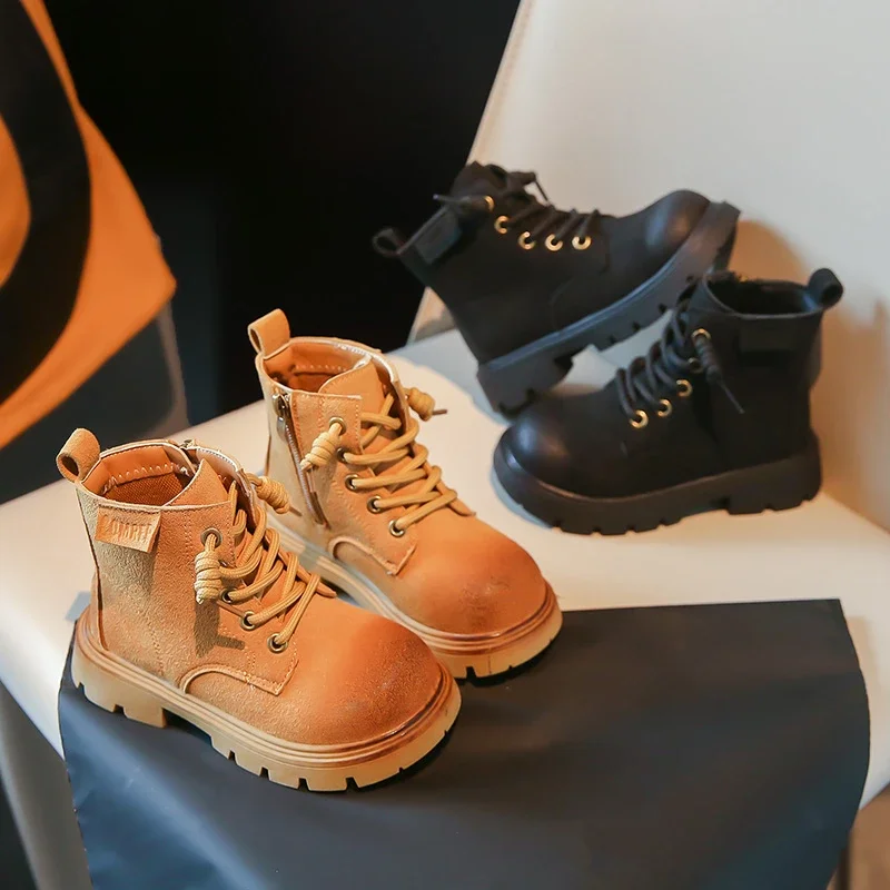 2025 Children Fashion Short Boots for Girls Boys Autumn New British Style Soft Bottom Anti-slippery Versatile Chic Leather Shoes
2025 Children Fashion Short Boots for Girls Boys Autumn New British Style Soft Bottom Anti-slippery Versatile Chic Leather Shoes