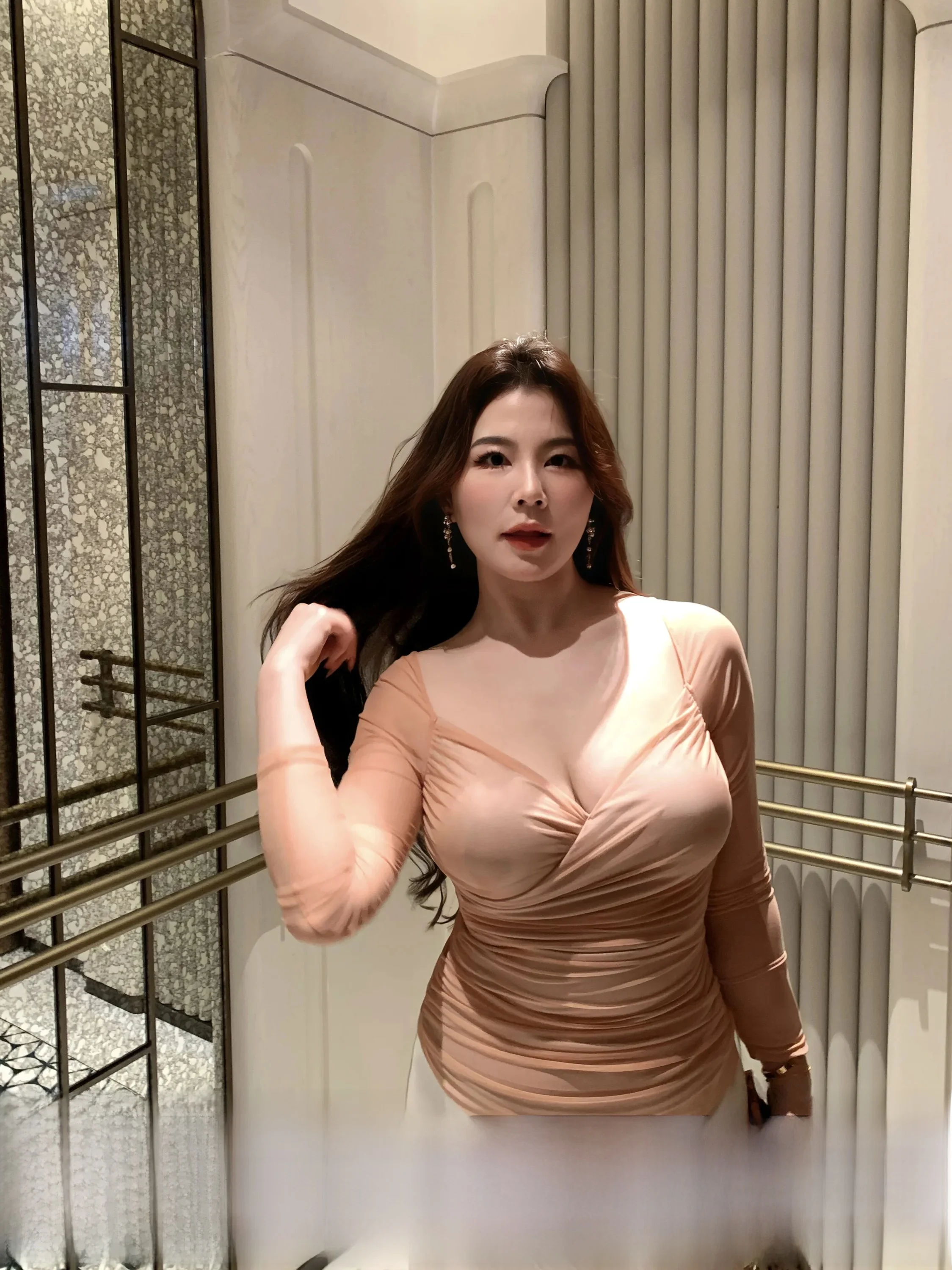 Sexy Low Cut V-Neck Pleated ML Micro plus Size Shirt Women's Fragrance Breathable Polyester Fiber Long Sleeve Chinese Made
Sexy Low Cut V-Neck Pleated ML Micro plus Size Shirt Women's Fragrance Breathable Polyester Fiber Long Sleeve Chinese Made