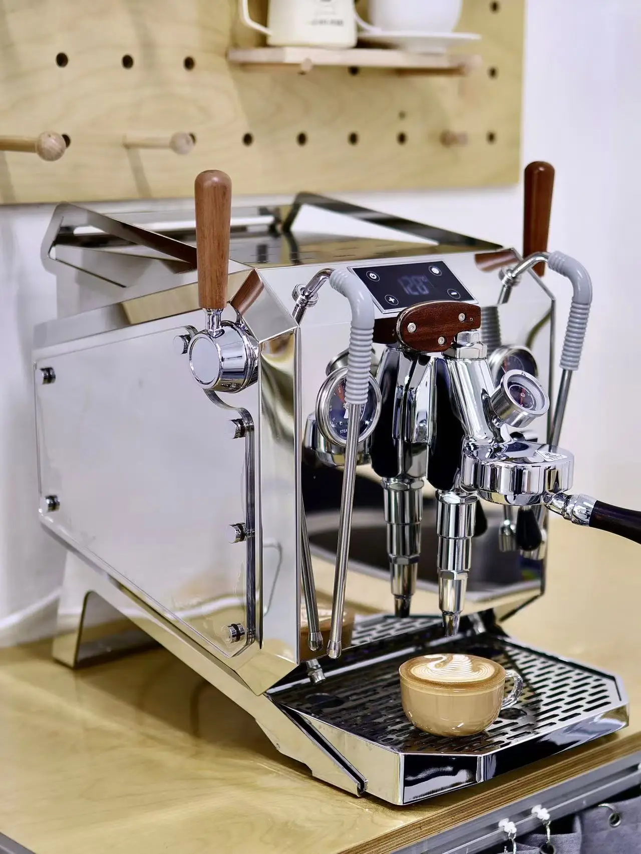 Полуавтоматическая кофеварка, электрическая кофемашина для эспрессо, итальянская кофемашина с одной головкой и вспенивателем молока, заварочная головка
Полуавтоматическая кофеварка, электрическая кофемашина для эспрессо, итальянская кофемашина с одной головкой и вспенивателем молока, заварочная головка