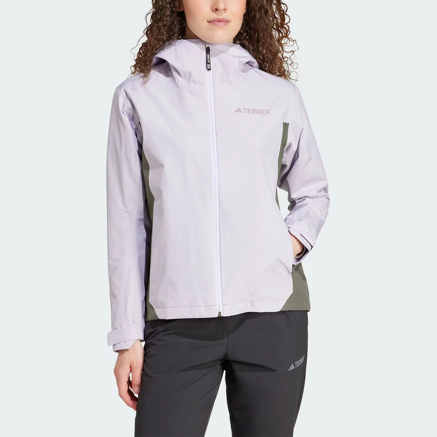 Официальная женская ветровка с капюшоном Adidas Authentic MT W RAINRDY J IY0094
Официальная женская ветровка с капюшоном Adidas Authentic MT W RAINRDY J IY0094