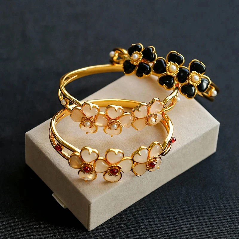Hot Europe America Classic Natural Stone Crystal Clover Luxury Bracelet Ring Top Quality Fine Jewelry Trend
Hot Europe America Classic Natural Stone Crystal Clover Luxury Bracelet Ring Top Quality Fine Jewelry Trend