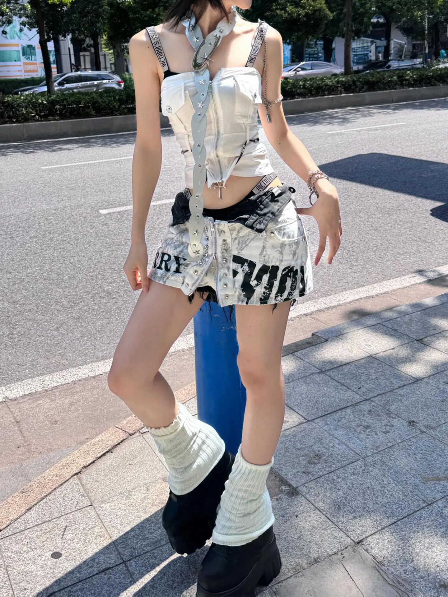 Low Waist Denim Super Shorts for Women Spring Summer Fashion Letter Splicing Sexy Tightening Butt Lifting Hot Pants
Low Waist Denim Super Shorts for Women Spring Summer Fashion Letter Splicing Sexy Tightening Butt Lifting Hot Pants