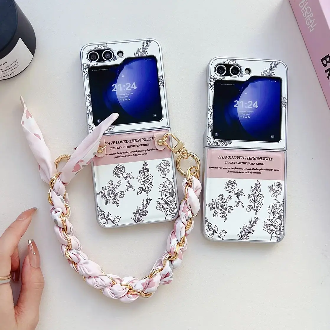 Sketching Flowers Bracelet Phone Case For Samsung Galaxy Z Flip 3 4 5 5G PC Hard Shell Protection Flip3 Protective Flip5 Cover
Sketching Flowers Bracelet Phone Case For Samsung Galaxy Z Flip 3 4 5 5G PC Hard Shell Protection Flip3 Protective Flip5 Cover