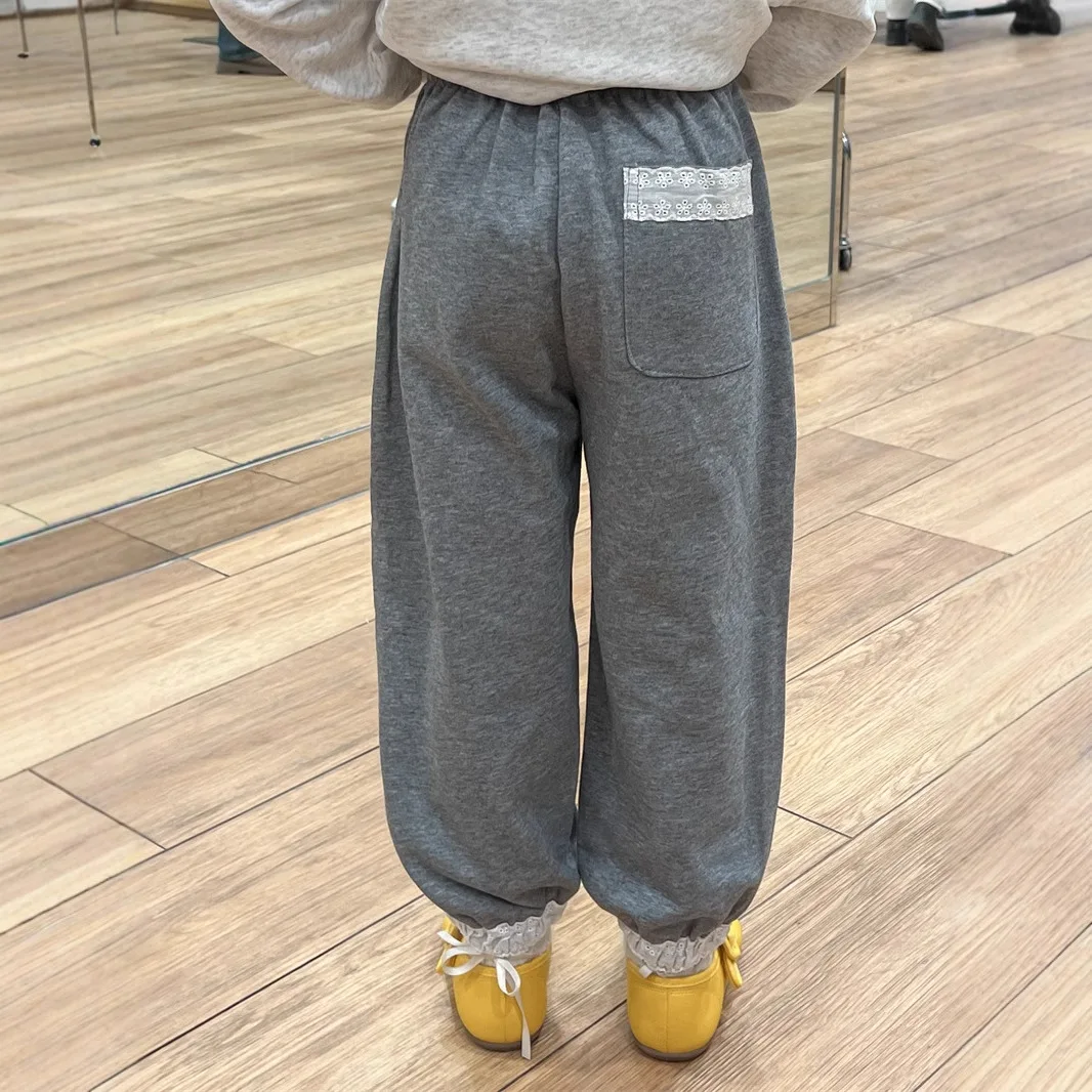 Korean Children Girls Spring and Autumn Comfortable Casual After Sticking Lace Loose Elastic Waist Side Pocket Sweatpants
Korean Children Girls Spring and Autumn Comfortable Casual After Sticking Lace Loose Elastic Waist Side Pocket Sweatpants