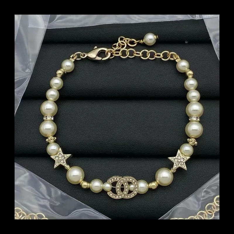 Double C Small Fragrant Wind Pearl Diamond Bracelet Women's Fashion Versatile Retro Bracelet Fragrant Grandma High-end S
Double C Small Fragrant Wind Pearl Diamond Bracelet Women's Fashion Versatile Retro Bracelet Fragrant Grandma High-end S