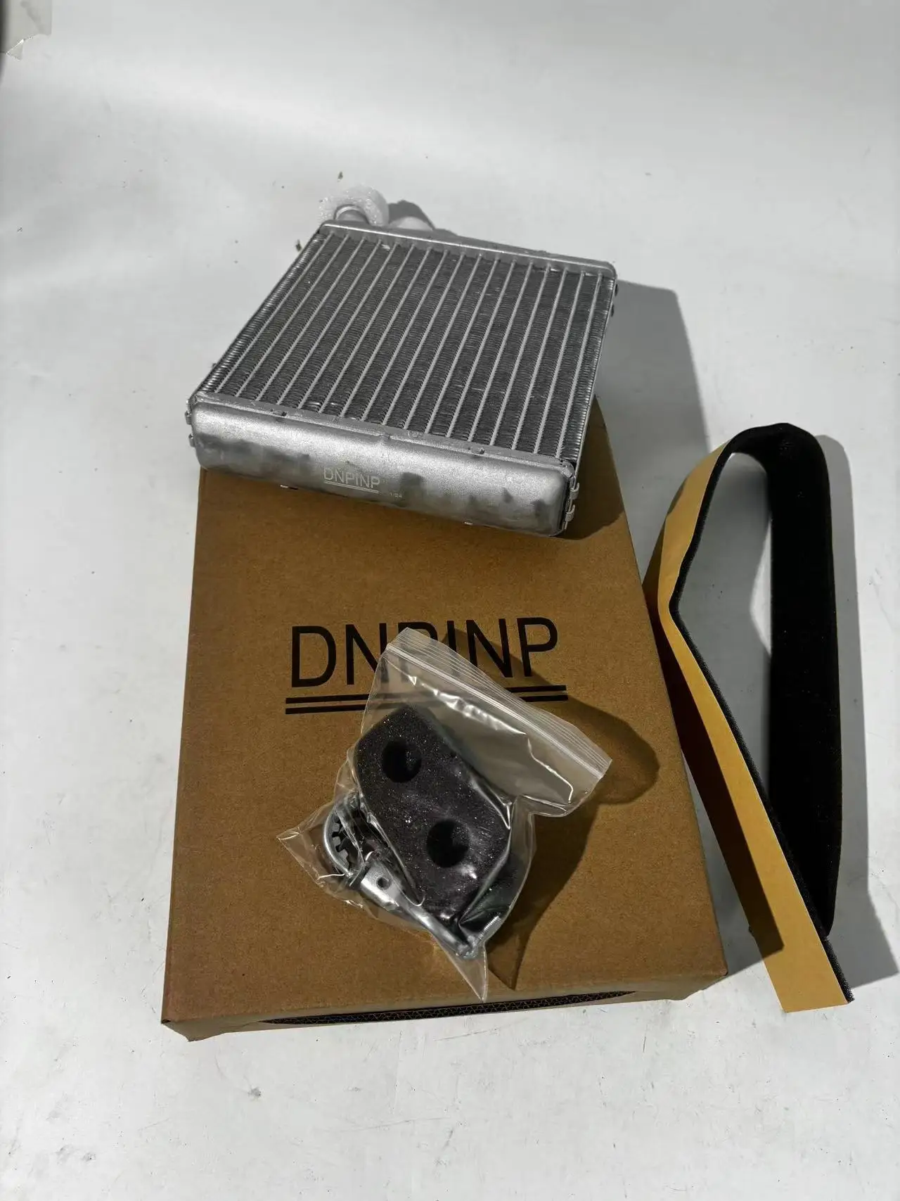THE HEATER CORE OF THE HEATED AIR TANK IS COMPATIBLE WITH LAND ROVER DISCOVERY EVOQUE LR2, VOLVO S60 LR002632 JAGUAR E-PACE
THE HEATER CORE OF THE HEATED AIR TANK IS COMPATIBLE WITH LAND ROVER DISCOVERY EVOQUE LR2, VOLVO S60 LR002632 JAGUAR E-PACE