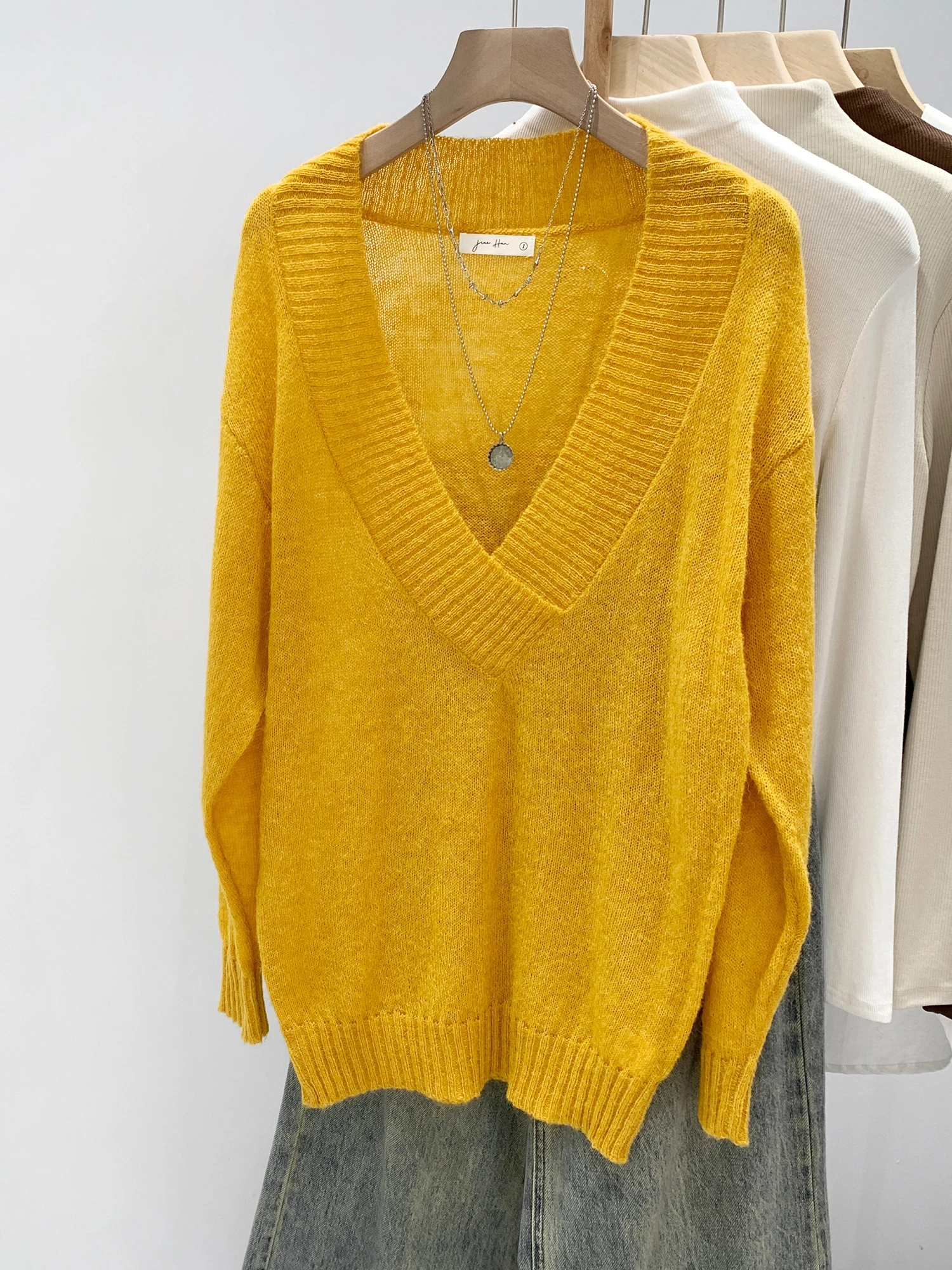 Loose Fit Women's Knitted Sweater Yellow V-Neck Pullover Slimming Inner Wear Casual Long Sleeve Polyester Nylon Blend
Loose Fit Women's Knitted Sweater Yellow V-Neck Pullover Slimming Inner Wear Casual Long Sleeve Polyester Nylon Blend
