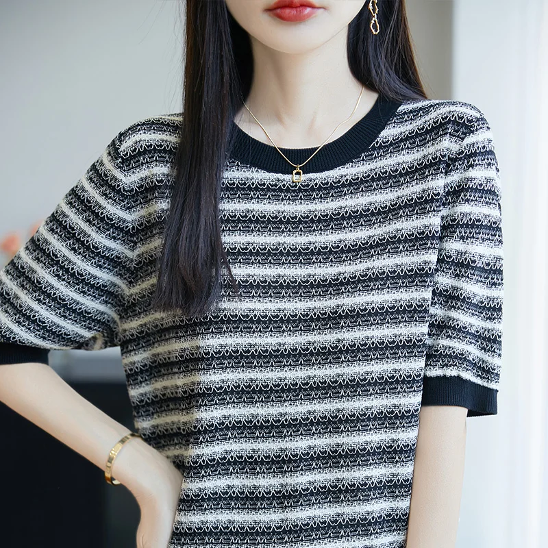 Light luxury high-end 100% Lyocell knitted women's short sleeved T-shirt with simple texture and striped round neck top T-shirt
Light luxury high-end 100% Lyocell knitted women's short sleeved T-shirt with simple texture and striped round neck top T-shirt