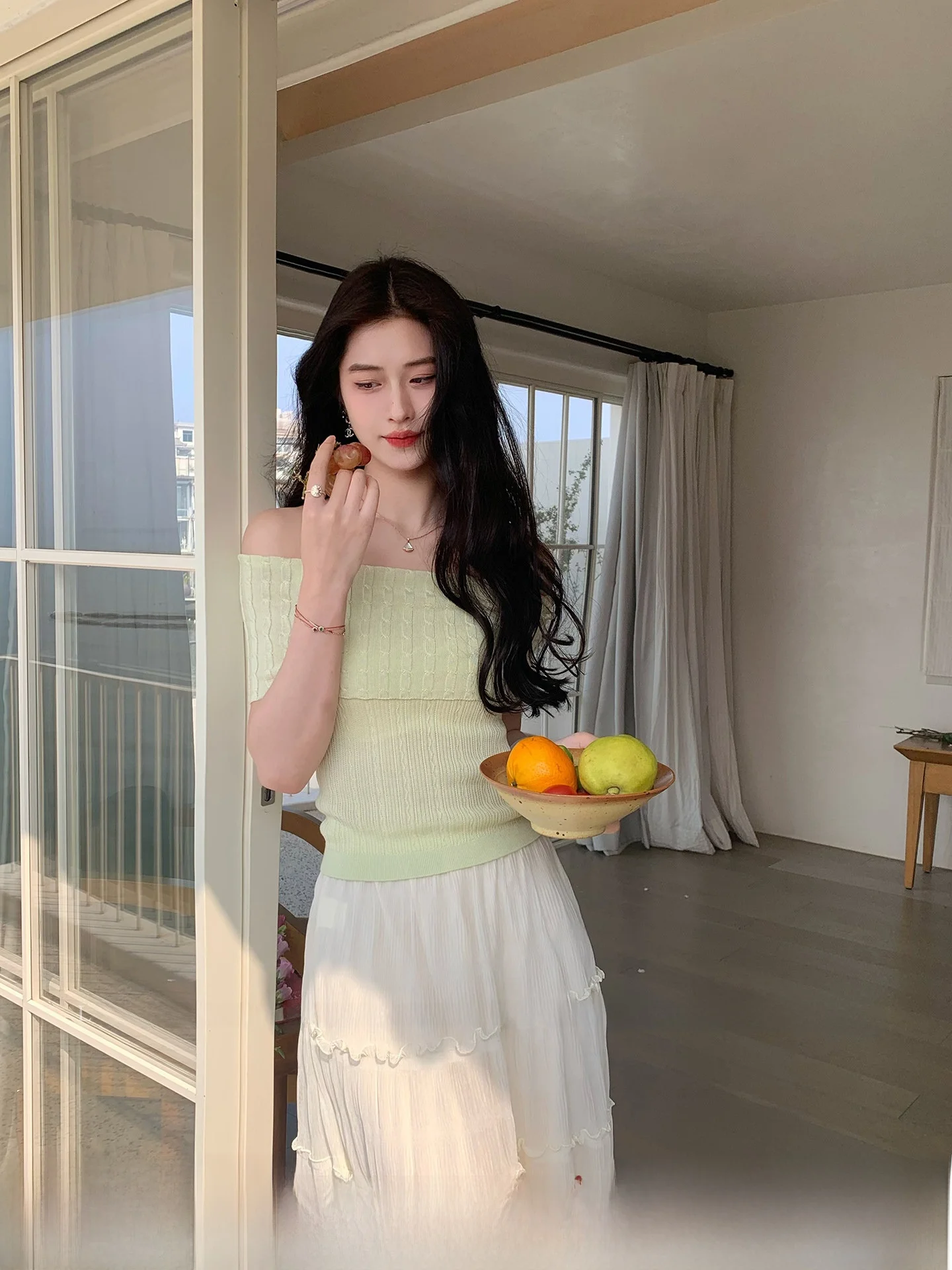 Lingi Zhihe Ningxiang 00 Silk T-irt Women's Spring Summer Elastic Knitted oulder Bared One-oulder Top French Sle S...
Lingi Zhihe Ningxiang 00 Silk T-irt Women's Spring Summer Elastic Knitted oulder Bared One-oulder Top French Sle S...