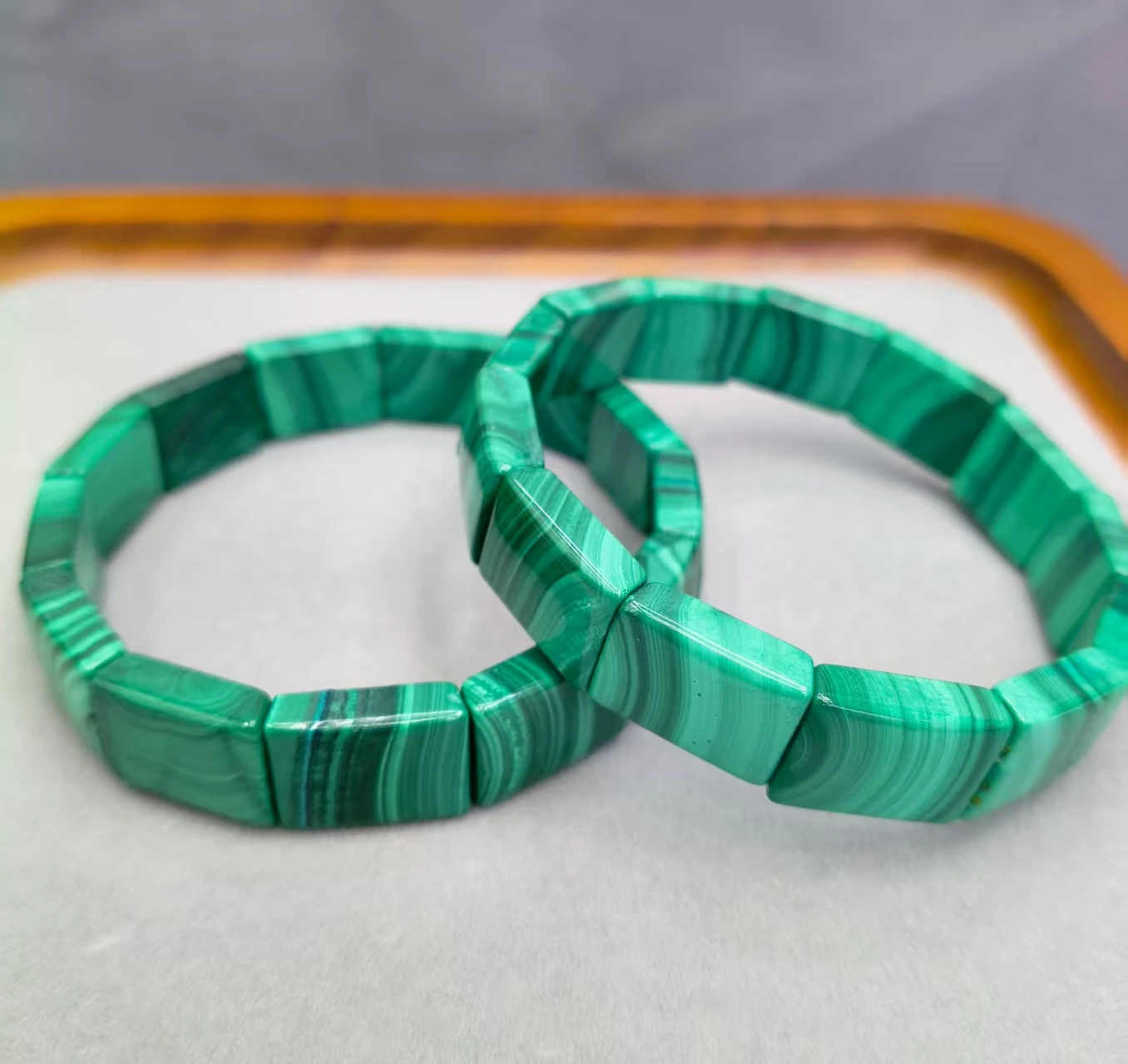 Натуральный зеленый малахитовый браслет из хризокола 12x9 мм AAAAA, эластичные прямоугольные бусины с целебными кристаллами для женщин и мужчин
Натуральный зеленый малахитовый браслет из хризокола 12x9 мм AAAAA, эластичные прямоугольные бусины с целебными кристаллами для женщин и мужчин