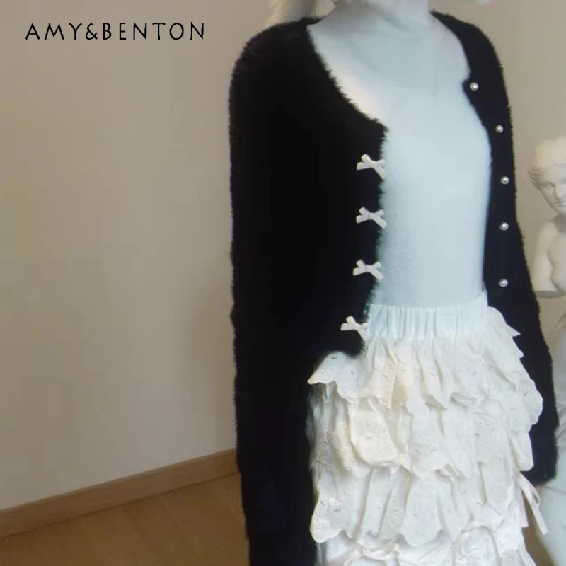Japanese Original Design Solid Color Women's Clothing 2026 Spring Autumn Sweet Cute Pearl Bow Knitted Sweater Cardigan Ladies
Japanese Original Design Solid Color Women's Clothing 2026 Spring Autumn Sweet Cute Pearl Bow Knitted Sweater Cardigan Ladies