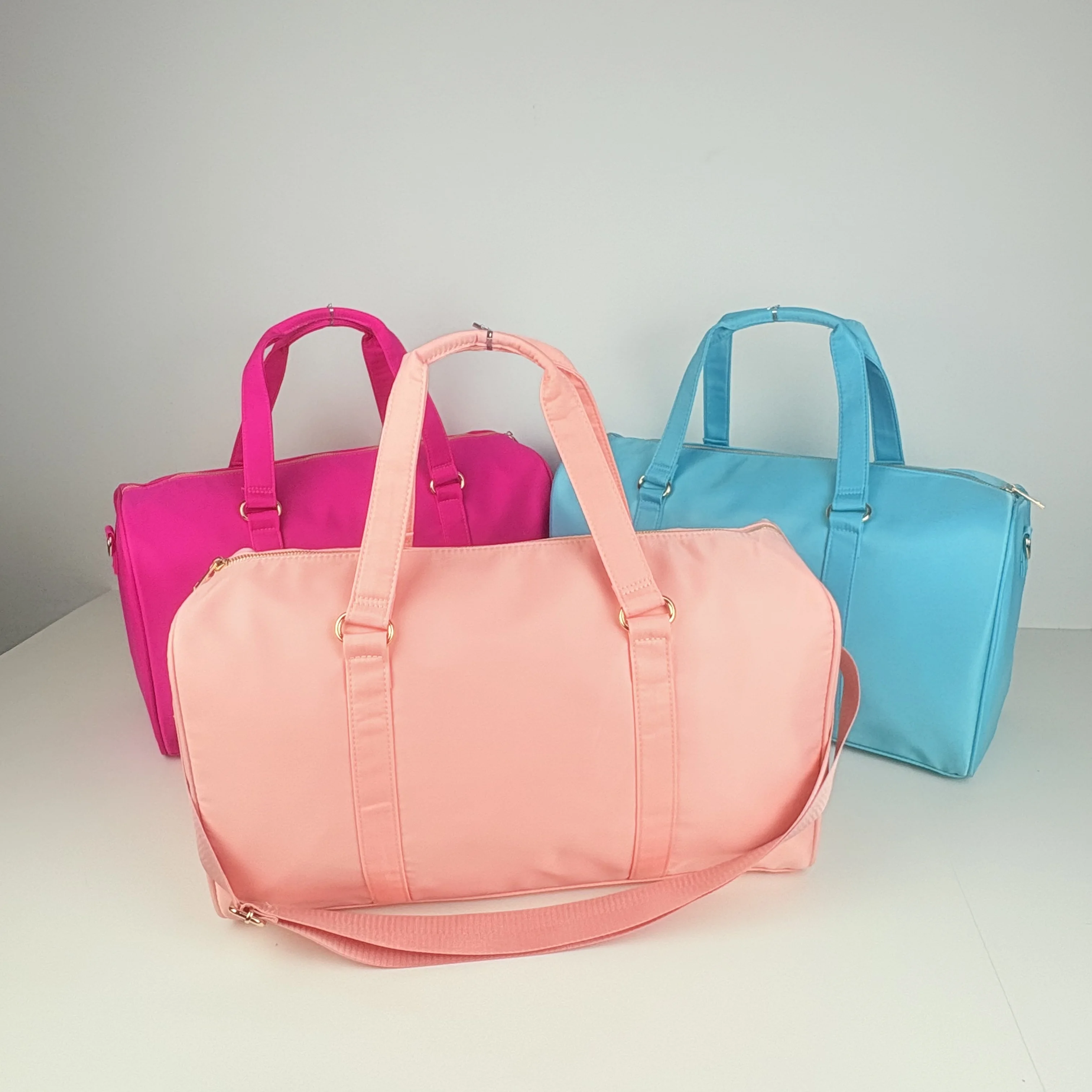 Nylon Outdoor Travel Duffle Bag Fashion Waterproof Travel Crossbody Handbag Women Unisex Fitness Sport Shoulder Bag
Nylon Outdoor Travel Duffle Bag Fashion Waterproof Travel Crossbody Handbag Women Unisex Fitness Sport Shoulder Bag